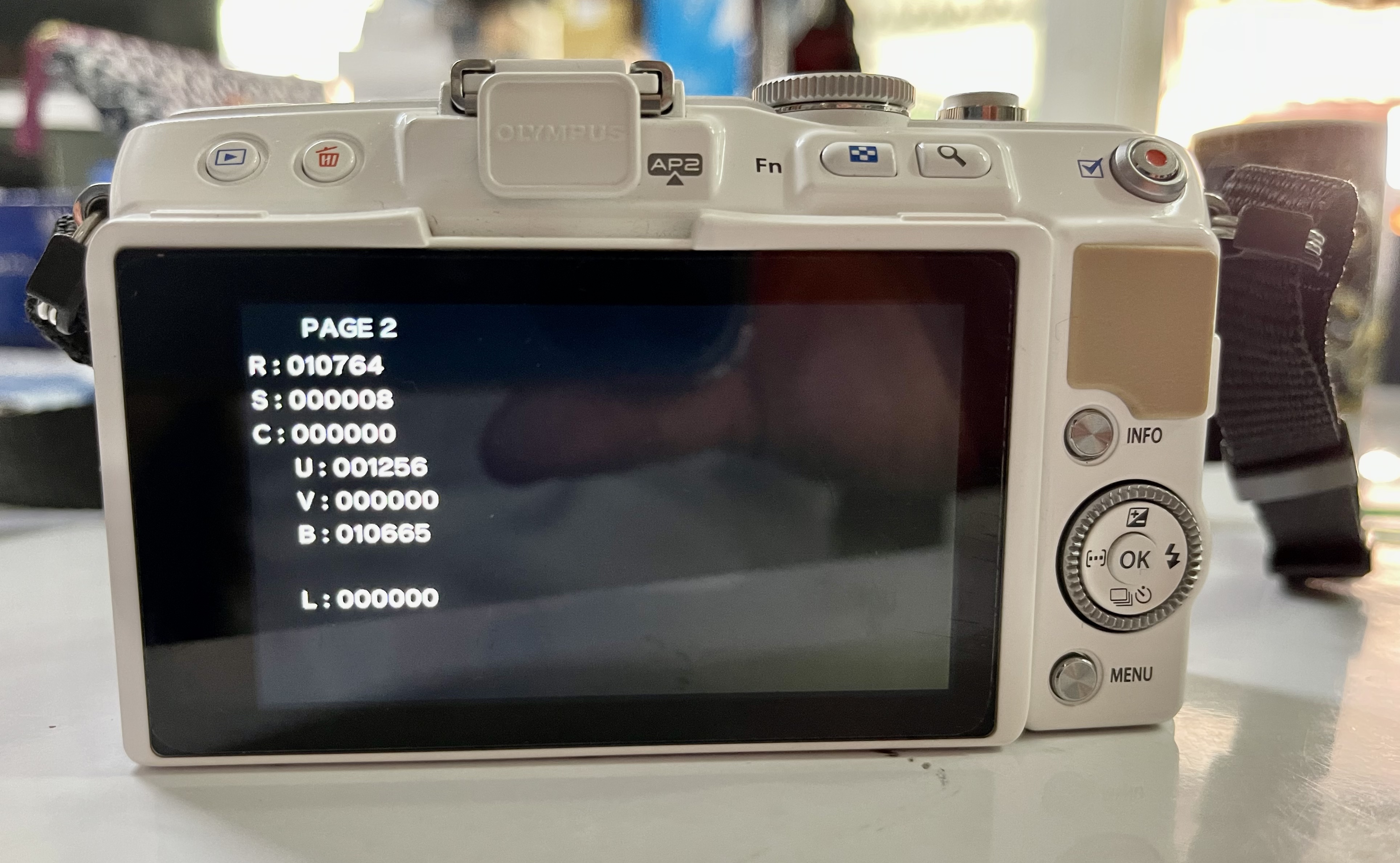 ขายกล้อง Olympus EPL5 ซื้อศูนย์ไทย สภาพเหมือนใหม่ แฟลชแท้ เลนส์คิด olympus 14-42mm , olympus 40-150mm แถมเลนส์olympus15mm f8 cap lens , ถ่นแท้ 2 ก้อน ราคาsetนี้สุดคุ้ม