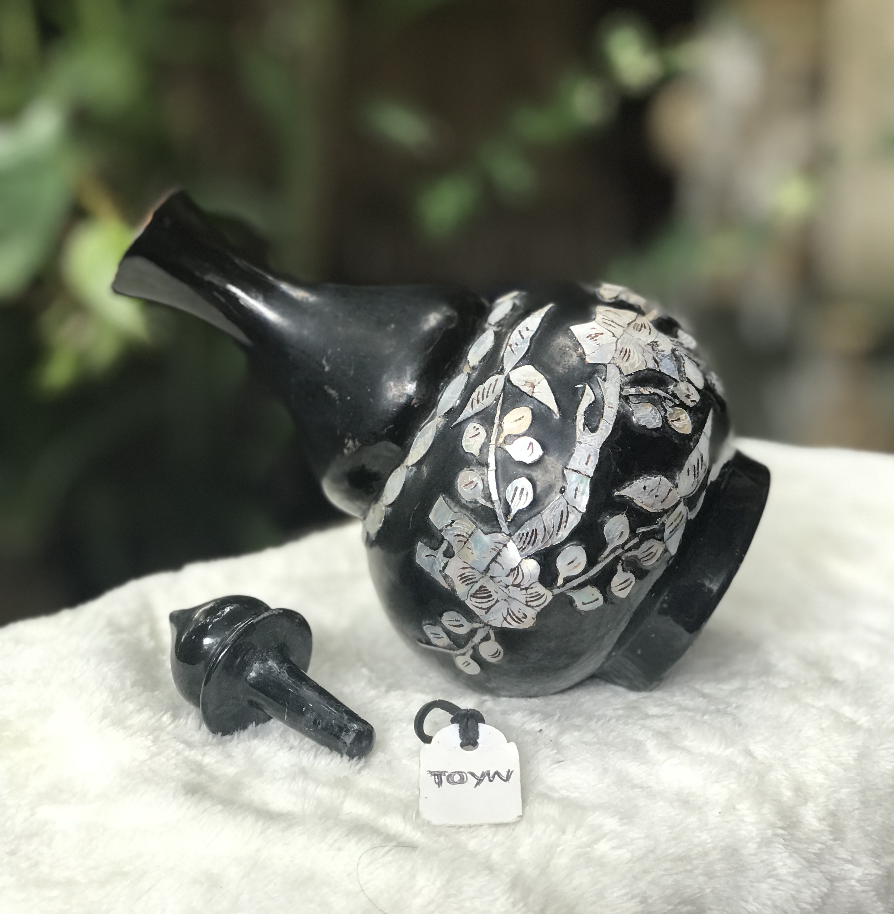 ￼Antique น้ำต้นไม้ฝังมุก คนโทน้ำ ประยุกต์ลวดลายจีน ตัดมุกฝังลงในเนื้อไม้(ดัดแปลงเป็นที่กรวดน้ำ หรือแจกันดอกไม้ได้)