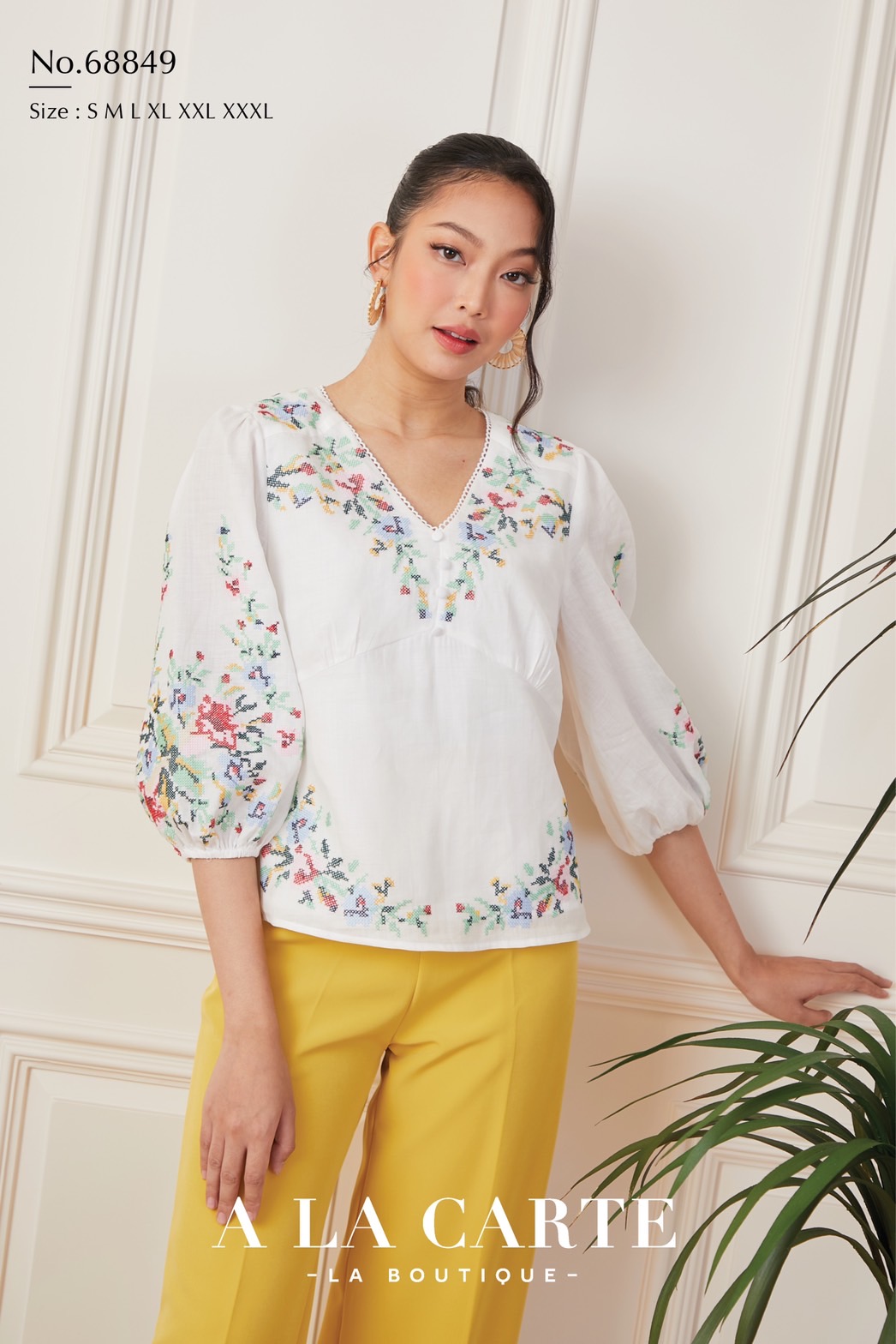 68849 💐A La Carte💐เสื้อลินินแขน 3 ส่วน เนื้อผ้าบางใส่สบาย ซับในผ้าคอตตอน งานปักลายครอสติส ตัดต่อช่วงบ่าด้านหน้า ทรงเสื้อตัดต่อคัทวี ดูเพรียว🦋 สีดำ 2XL