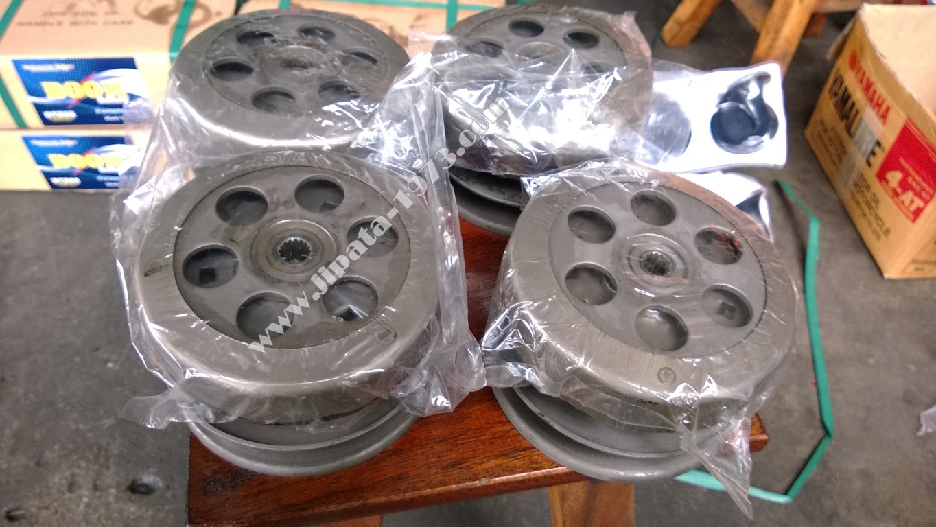 ชุดล้อขับสายพานหลัง พร้อมผ้าครัช ชุดใหญ่ Yamaha Mio,Nouvo,Fino แท้ มือ 2