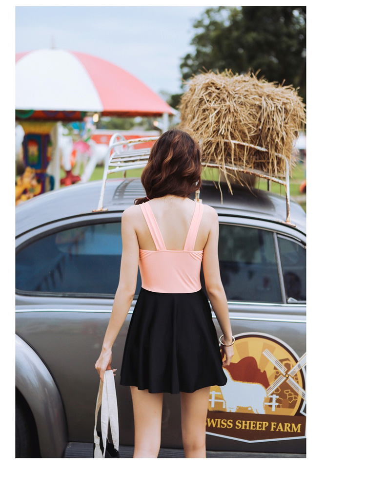 ***พรีออเดอร์***บิกินี่ชุดว่ายน้ำวันพีซ one-piece สีส้มตัดต่อกระโปรงสีดำ เล่นดีเทลแต่งลายสานกันช่วงอก กระโปรงกางเกงด้านใน สดใสน่ารักรับลมทะเล สวยเหมือนแบบค่ะ