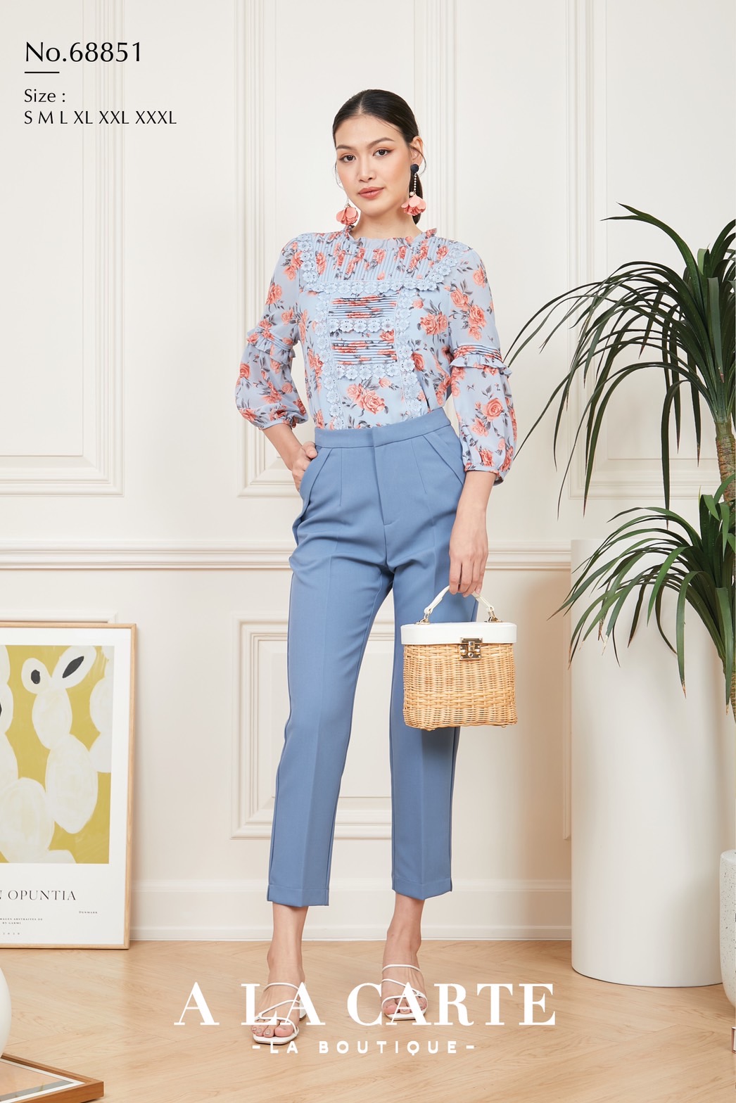 68851 🌸 A La Carte 🌸เสื้อชีฟองพิมพ์ลายดอกกุหลาบ ตีเกล็ดวางสลับแนวนอนแนวตั้ง ตัดต่อใส่เชิงทริมลายดอก แขนตัดต่อและเชื่อมด้วยการตีเกล็ดมีระบาย ทรงพองออกสวย สีดำ S,M,XL-3XL ฟ้า S ชมพู S