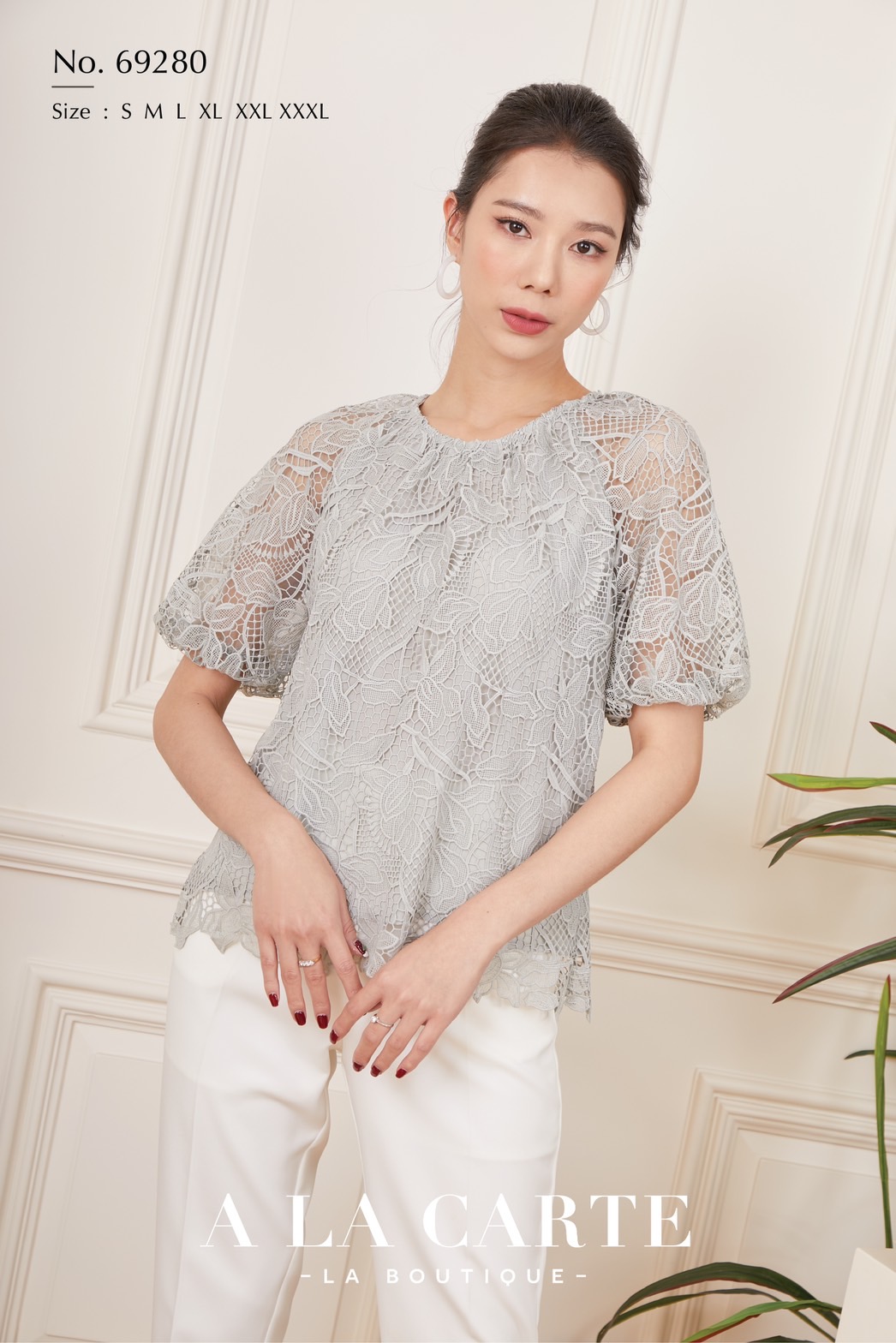 69280 เสื้อลูกไม้แขนสั้นเนื้อทอขึ้นใหม่ มีซับใน ชายเสื้อเลาะเชิงตามขอบดอก ทรงแขนสั้นใส่สม็อกยืดได้ ส้มอิฐ M,L,2XL,3XL เทาอมเขียว L,2XL,3XL