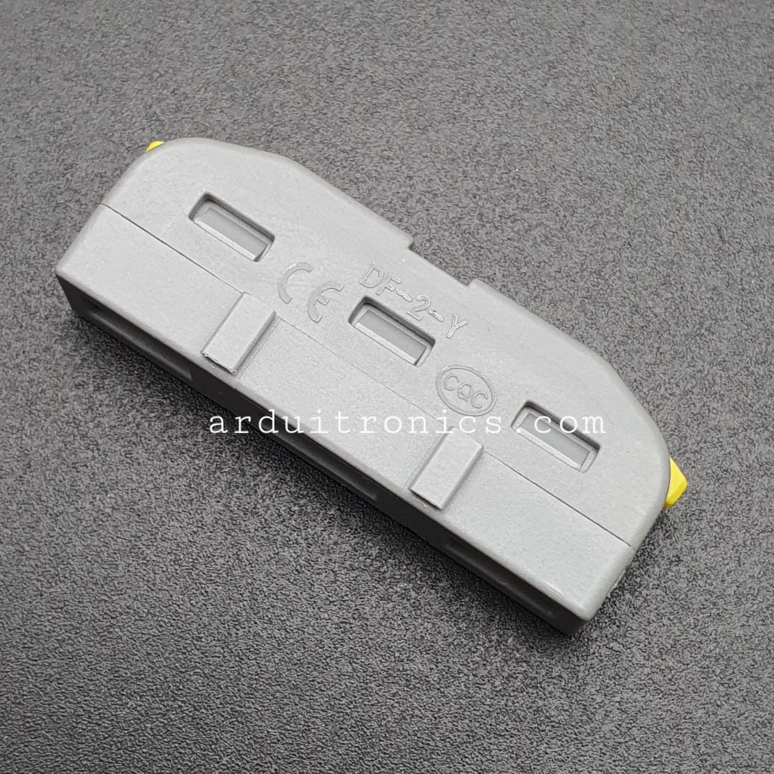 Terminal ต่อสายไฟแบบเร็ว 2 ช่อง (1 in - 1 out) Wire Connector Quick Terminal 0.2-4mm Square Splitter รุ่น DF-2-Y สีเหลือง