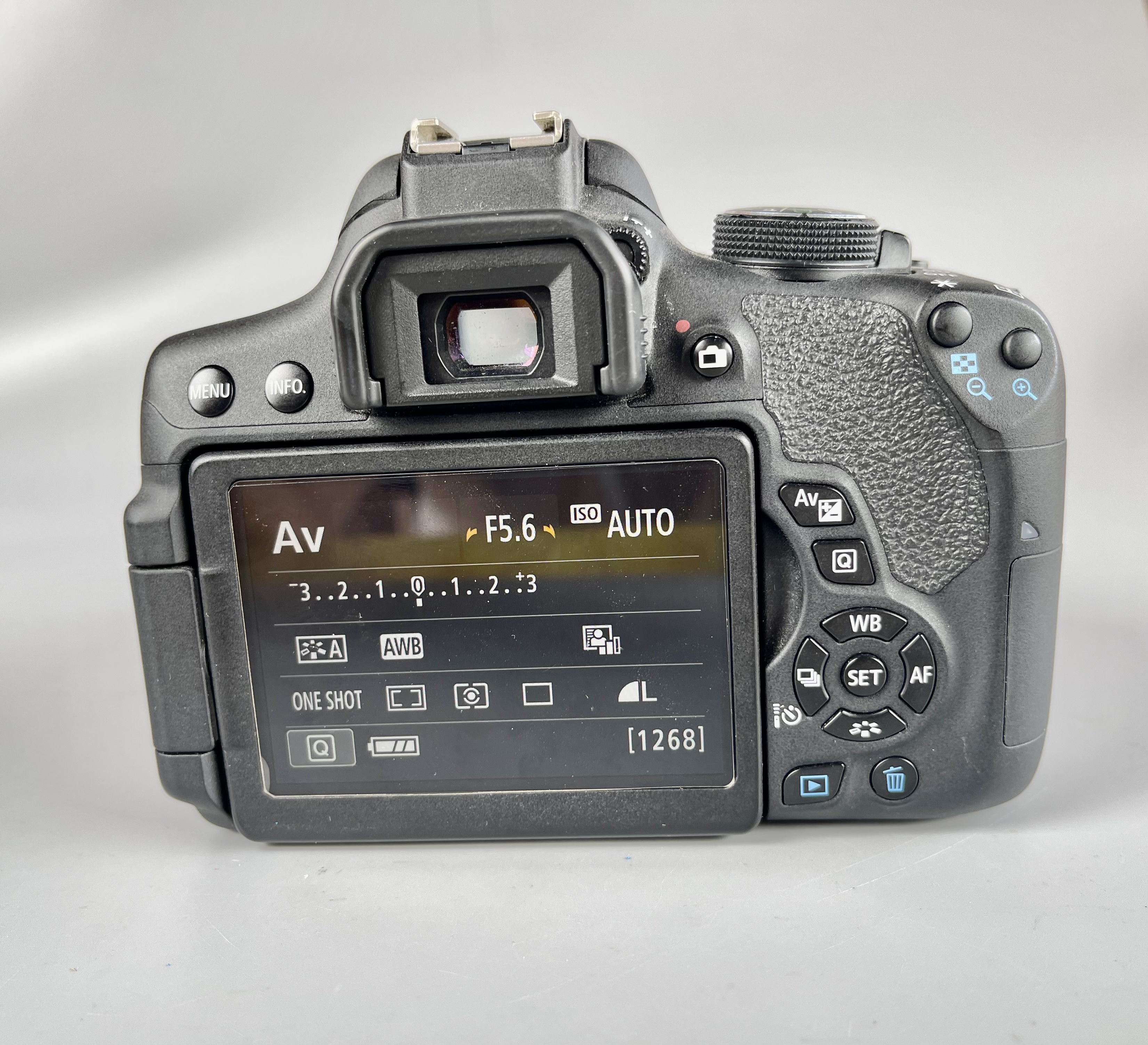 ขายกล้อง Canon 750D เลนส์คิต EF S 18 55 mm f 3.5 5.6 IS TSM หมดประกันศูนย์ ใข้น้อยShutter 9140