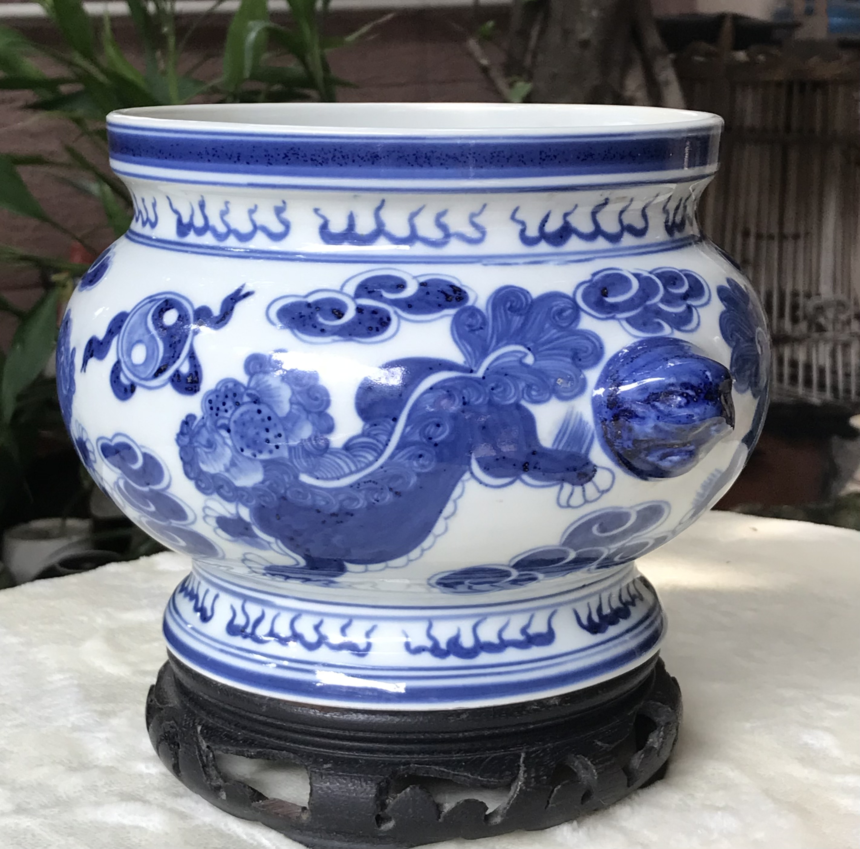 ไม่รวมกี๋ โถ/กระโถน กระเบื้องน้ำเงินขาว เขียนลายสิงโต Blue And White Chinese Porcelain