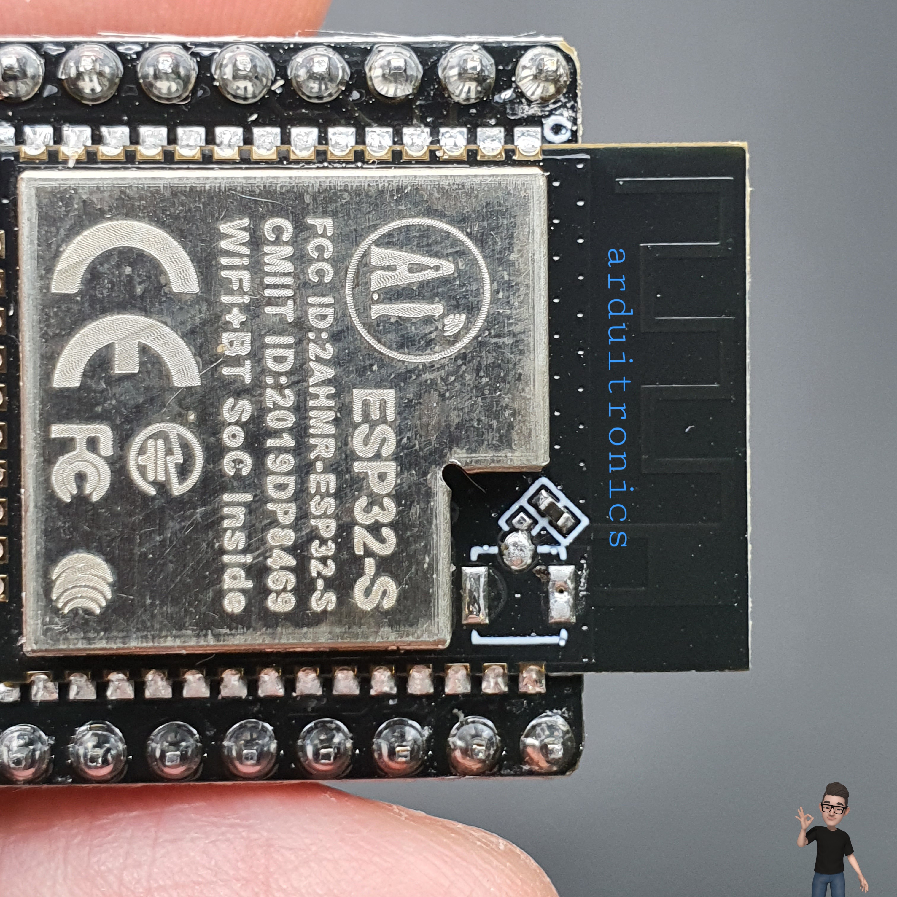 NodeMCU ESP-32S (WiFi + Bluetooth) มีช่องสำหรับใส่หัวต่อเสาอากาศแบบ IPEX 38 pin