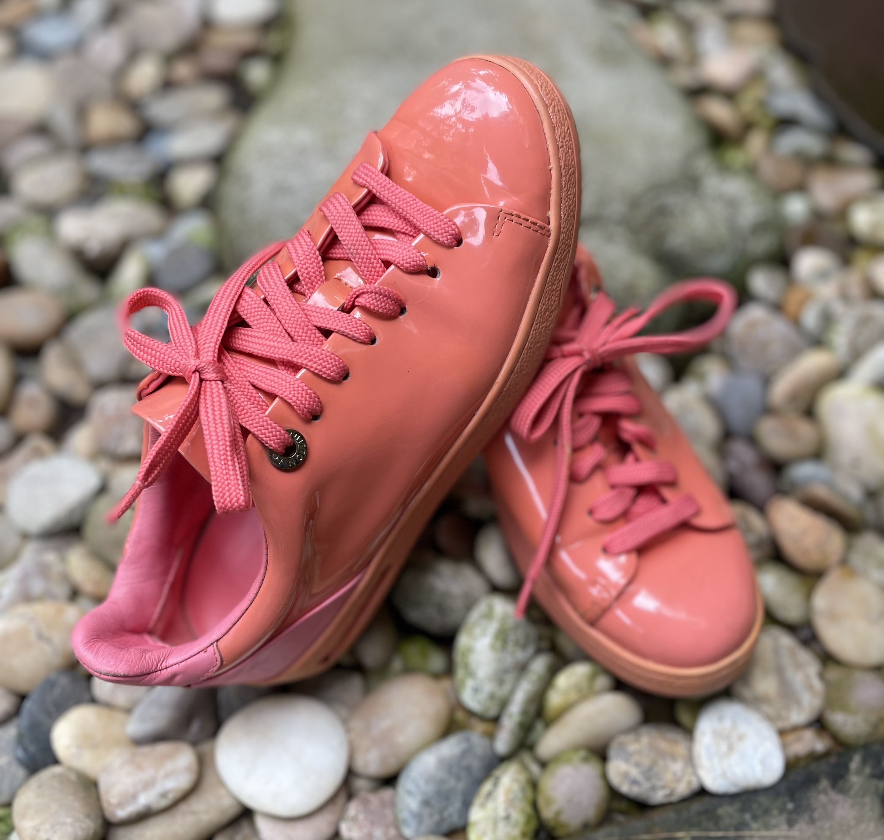 ส่งต่อ รองเทัา LV - Patent Calfskin Frontrow Sneakers 38 Rose / Size 37- 38/ ตำหนิชื่อแบรนด์ด้านข้างหลุด