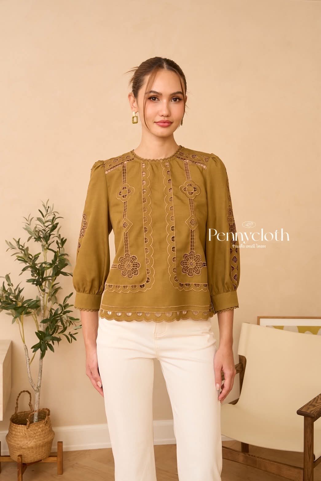 69879 เสื้อ Alacarte ลินินซิลด์ งานปักฉลุ ลายกราฟิกและดอกไม้ คอกลม แขน 5 ส่วน by PENNY CLOTH