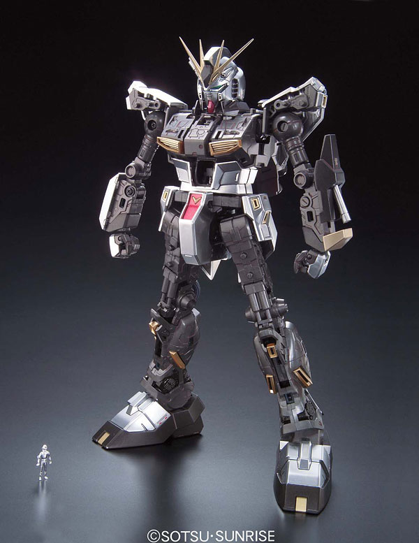 MG 1/100 RX-93 Nu Gundam (Metallic Coating Ver.)