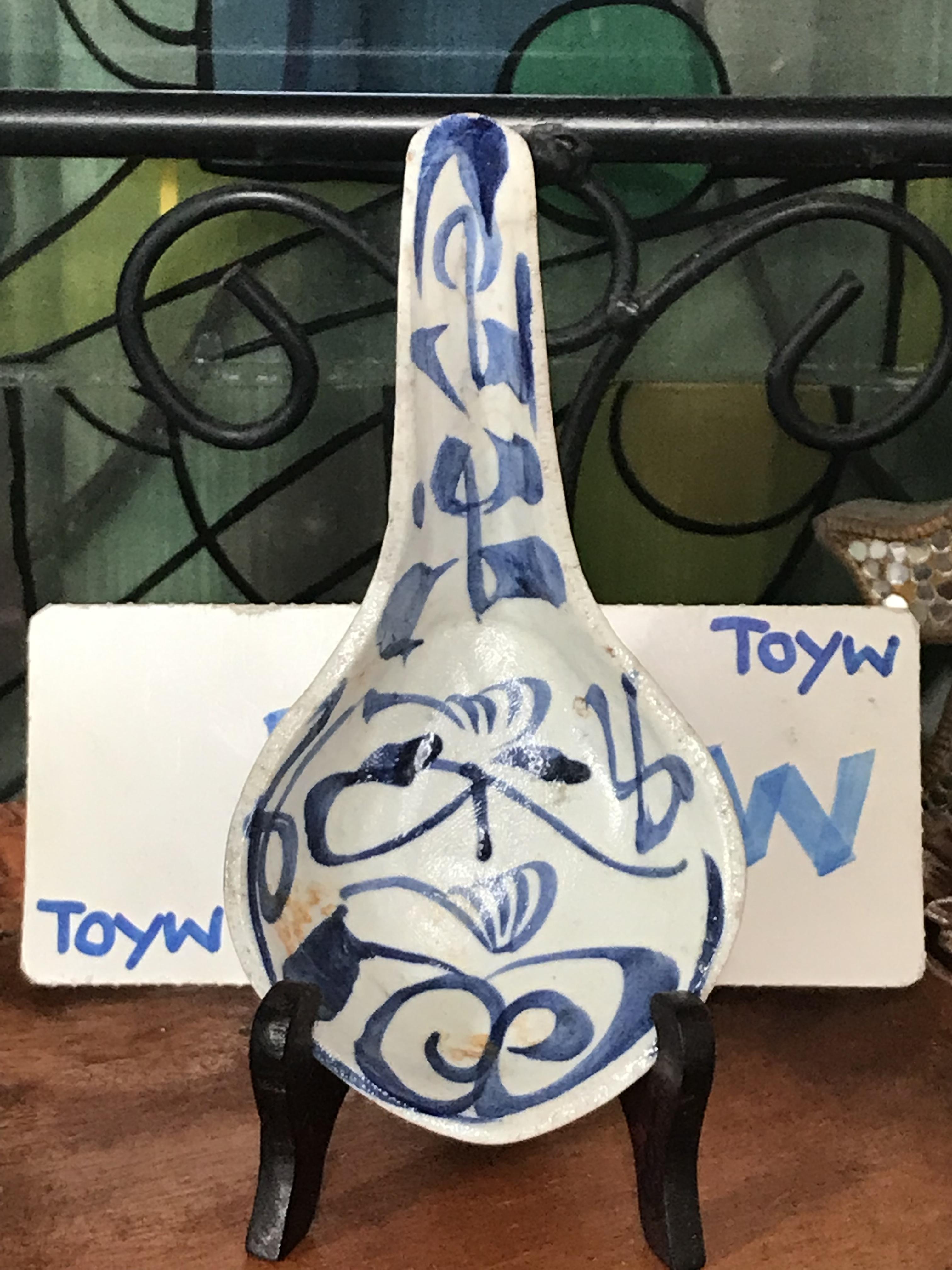 ช้อนกระเบื้องโบราณเขียนมือลายคราม ช้อนตักแบ่งอาหาร เนื้อกระเบื้องเบาๆๆ สภาพสมบูรณ์