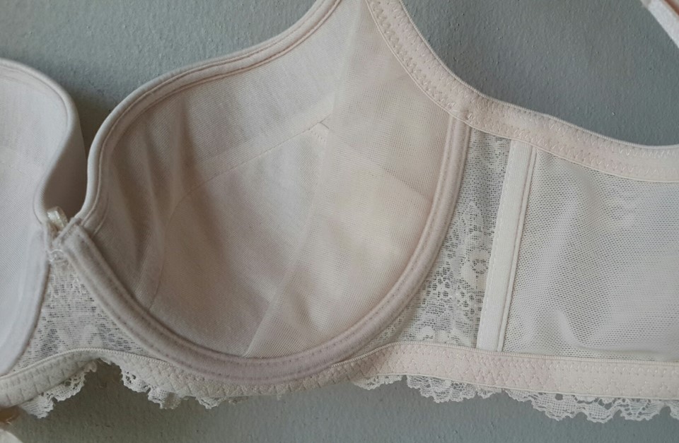 เสื้อชั้นในสตรีไทรอัมพ์