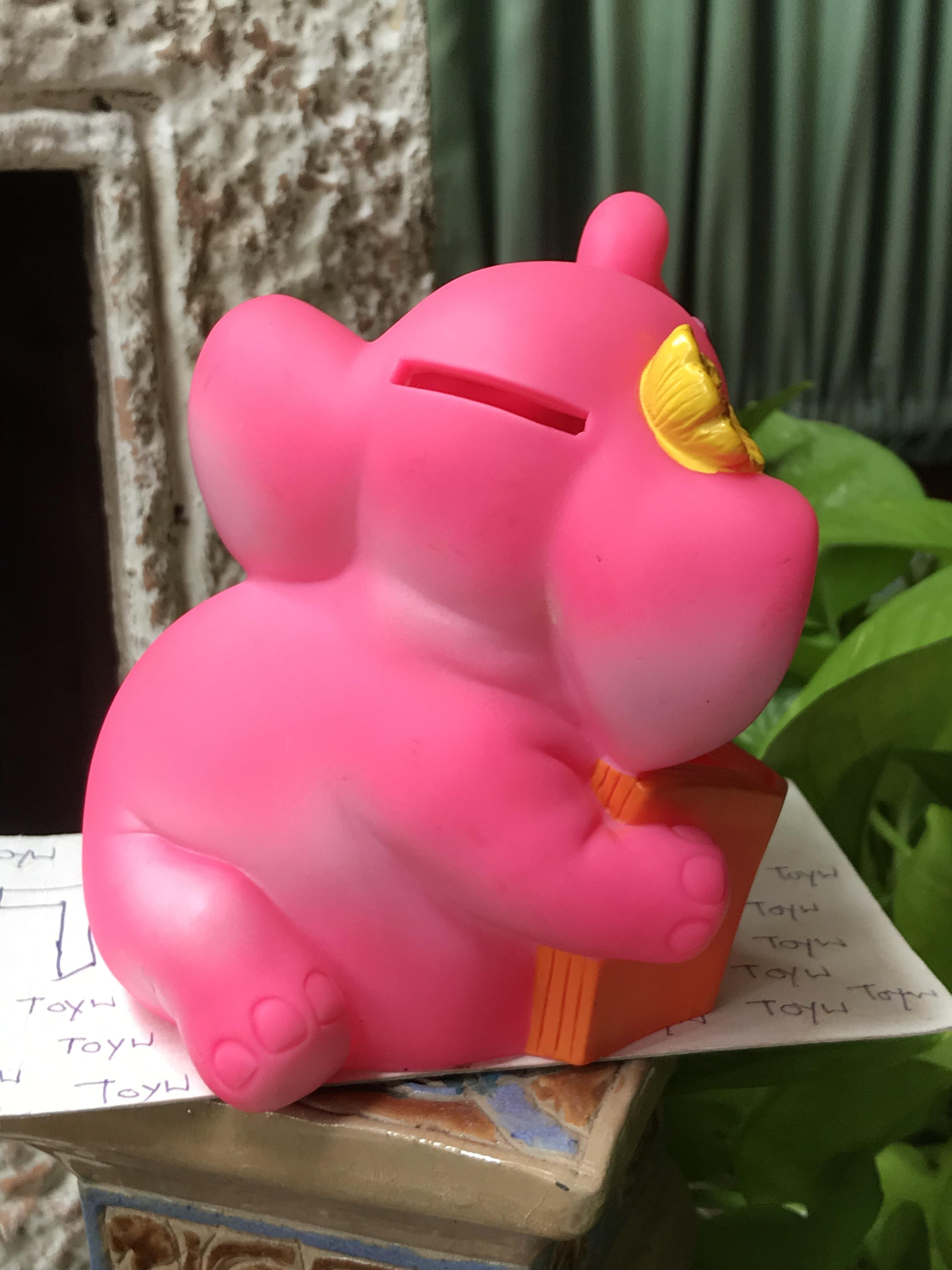 ชิ้นละ 350 บาท เก็บเก่ากระปุกออมสินช้าง ออมสินช้างก้านกล้วยสีชมพู กรมตรวจบัญชีสหกรณ์ ปี 2557 ขนาดกว้าง 5 นิ้ว สูง 5 นิ้ว