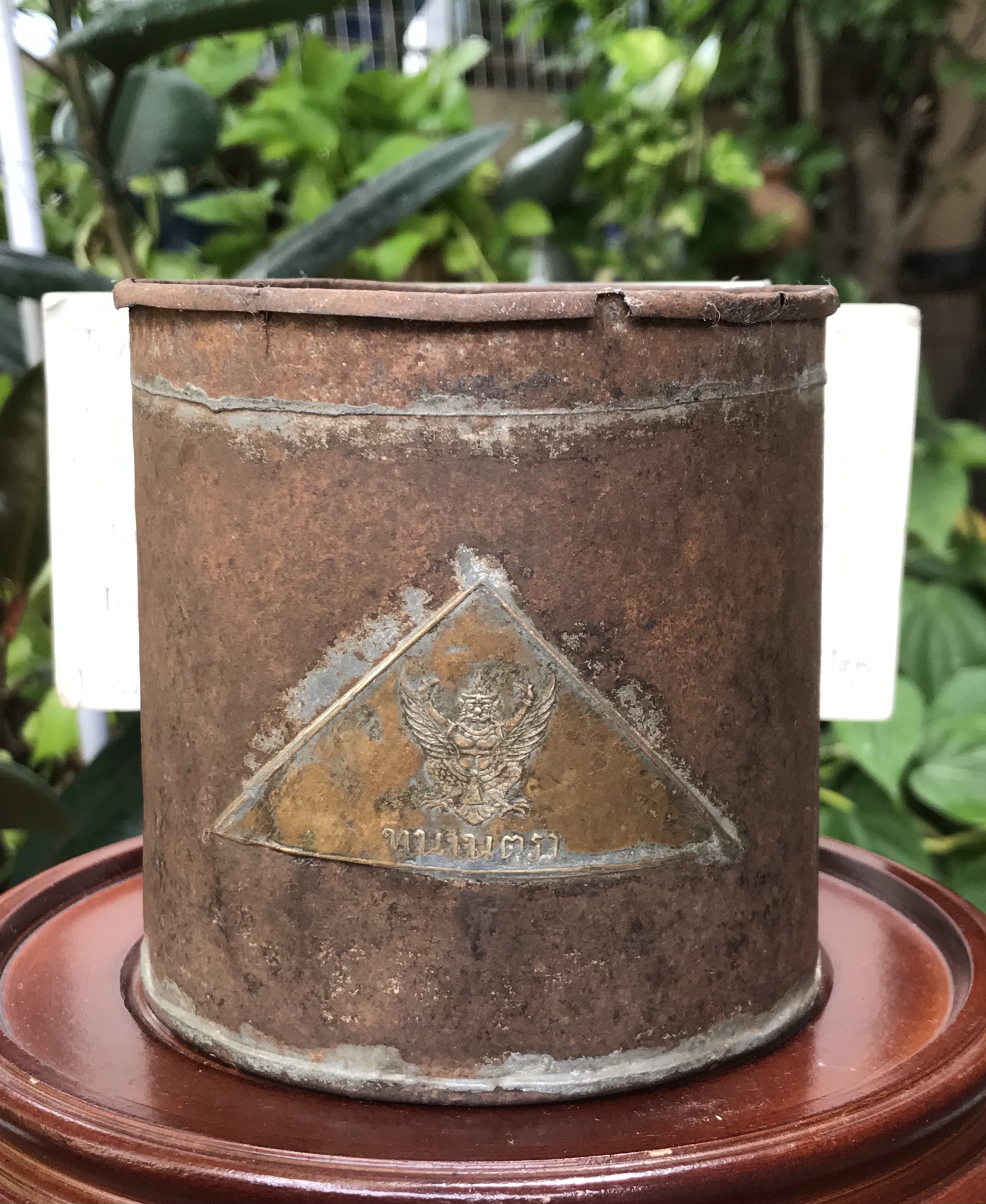 เริ่มต้น 690 บาท ของเก่าแท้ๆ ลิตรตวงข้าวสังกะสี ลิตรตวงข้าวโบราณ ขนาด 0.5 ลิตรและขนาด 1 ลิตร ตอกครุฑและเลขกำกับไม่ผุไม่รั่ว สำหรับนักสะสมแนววินเทจ แต่งบ้าน แต่งร้านกาแฟ แต่งร้านอาหาร แต่งร้านตัดผม หรืออื่นๆ