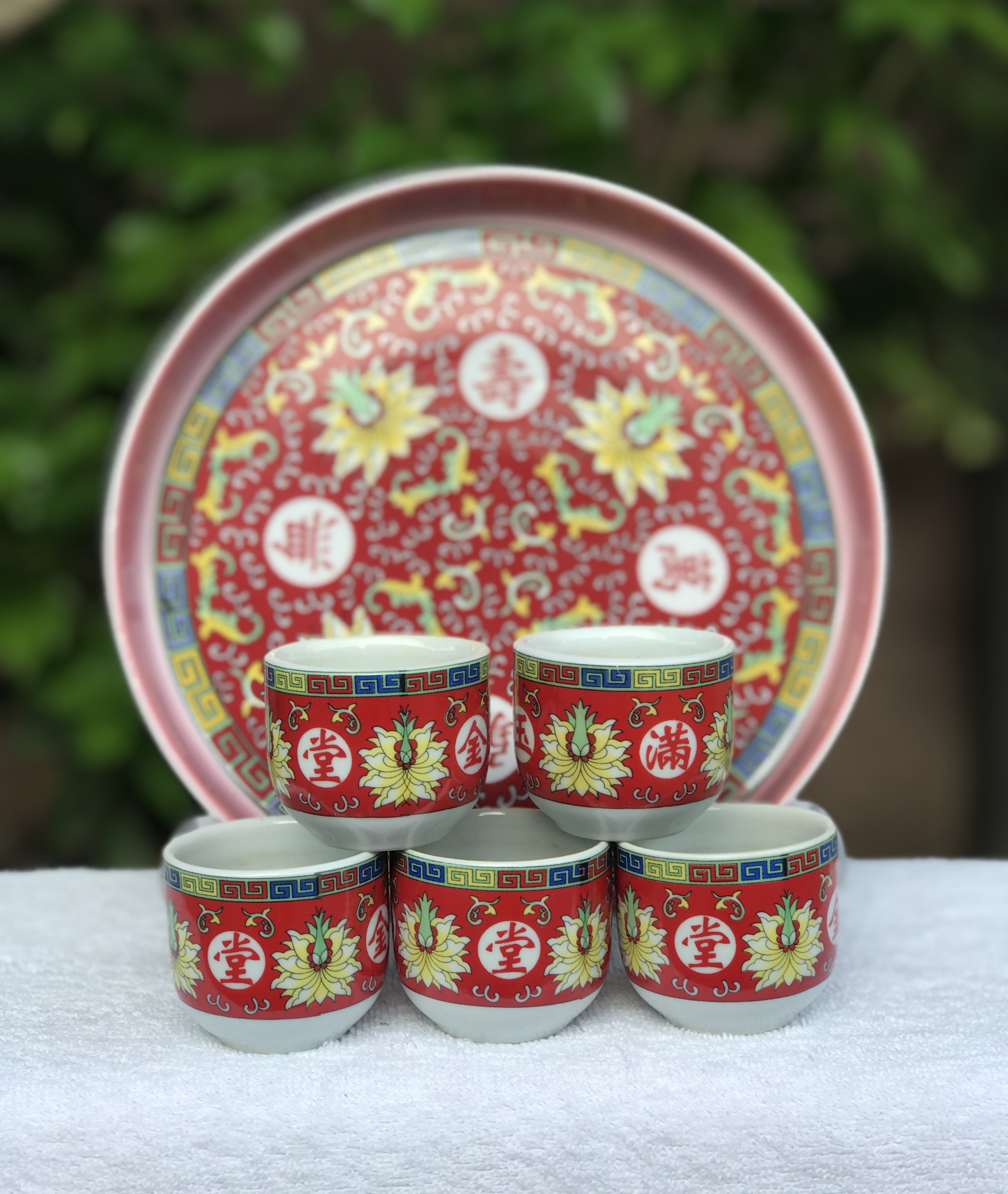 เริ่มต้นชุดละ 490 บาท งานเก่าเก็บ ชุดจอกน้ำชาลายบ่วงสิ่ว ถ้วยน้ำชาลายบ่วงซิ่ว (อายุวัฒนะ) พร้อมถาดเนื้อกังไสลายนูน