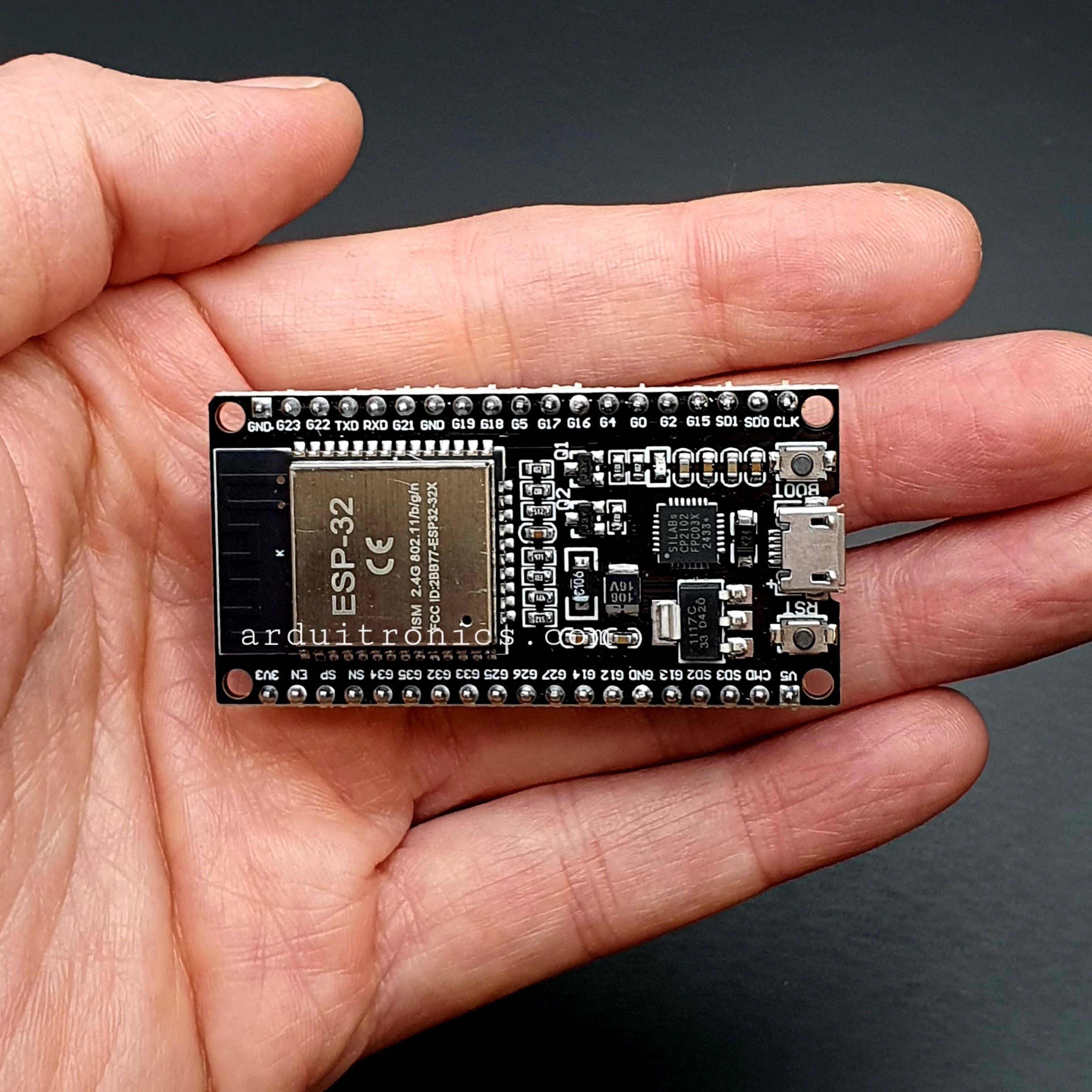 บอร์ด ESP32 NodeMCU ESP32 DEVKIT Wi-Fi and Bluetooth (CP2102) 38 pin