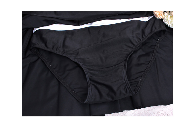 ***พรีออเดอร์***บิกินี่ชุดว่ายน้ำวันพีซ one-piece สีขาวครีมตัดต่อกระโปรงสีน้ำเงินอมฟ้า เล่นดีเทลแต่งลายสานกันช่วงอก กระโปรงกางเกงด้านใน สดใสน่ารักรับลมทะเล สวยเหมือนแบบค่ะ