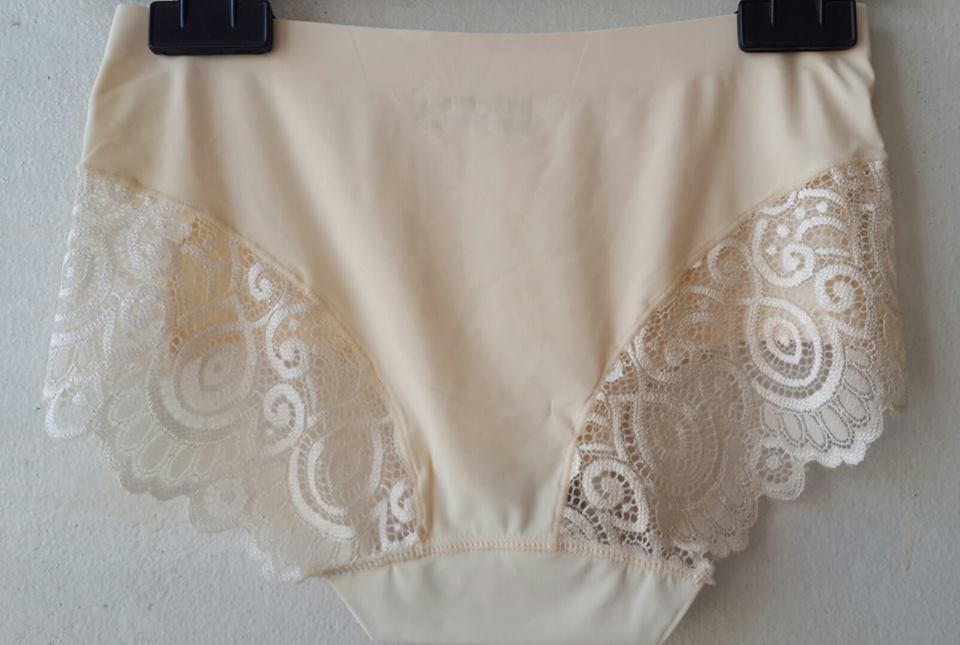 กางเกงชั้นในสตรี 75 บาท