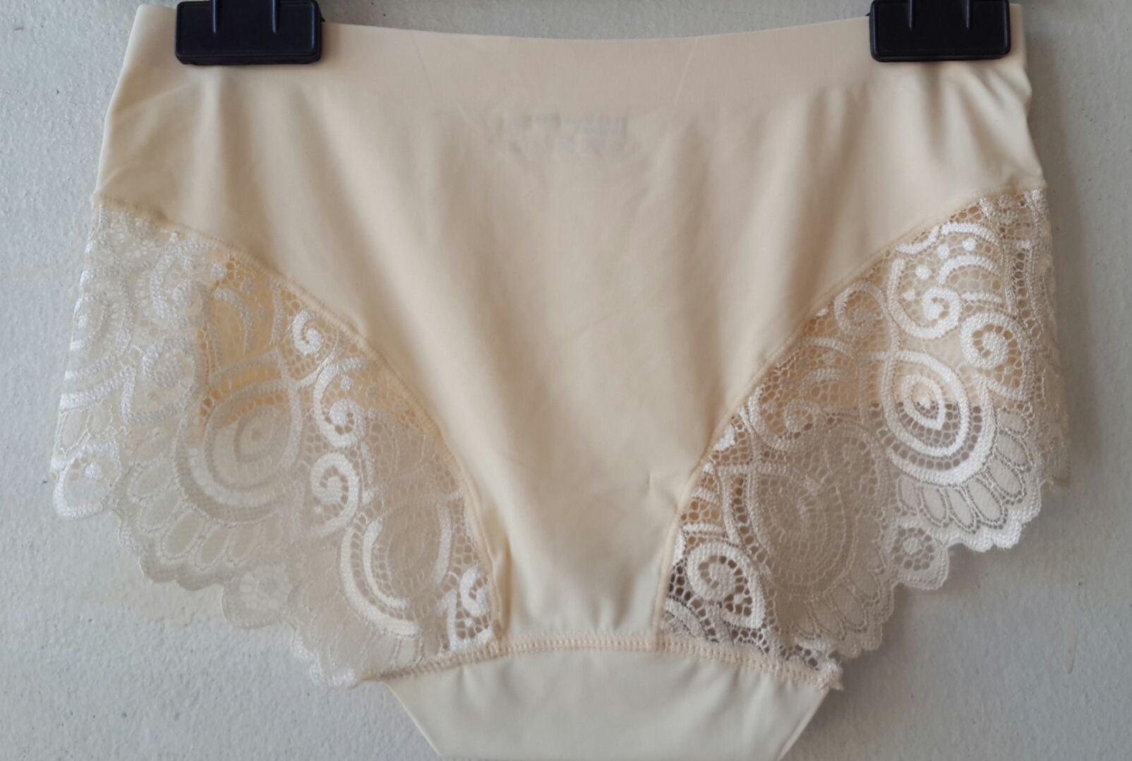 กางเกงชั้นในสตรี 75บาท