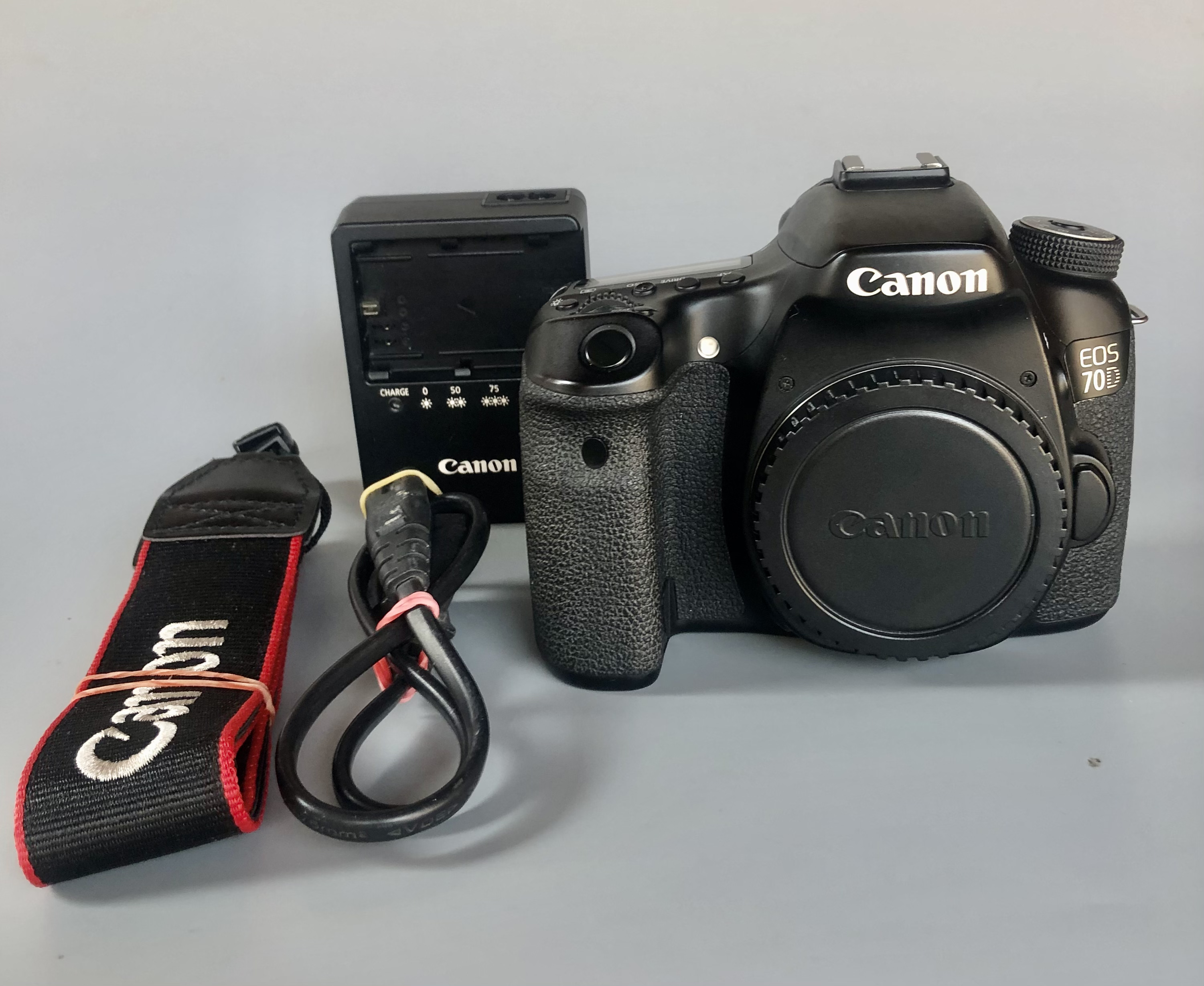 Canon EOS 70D (บอดี้) อดีตประกันศูนย์ไทย กล้อง DSLR กึ่งโปร อปศ. Shutter 21273