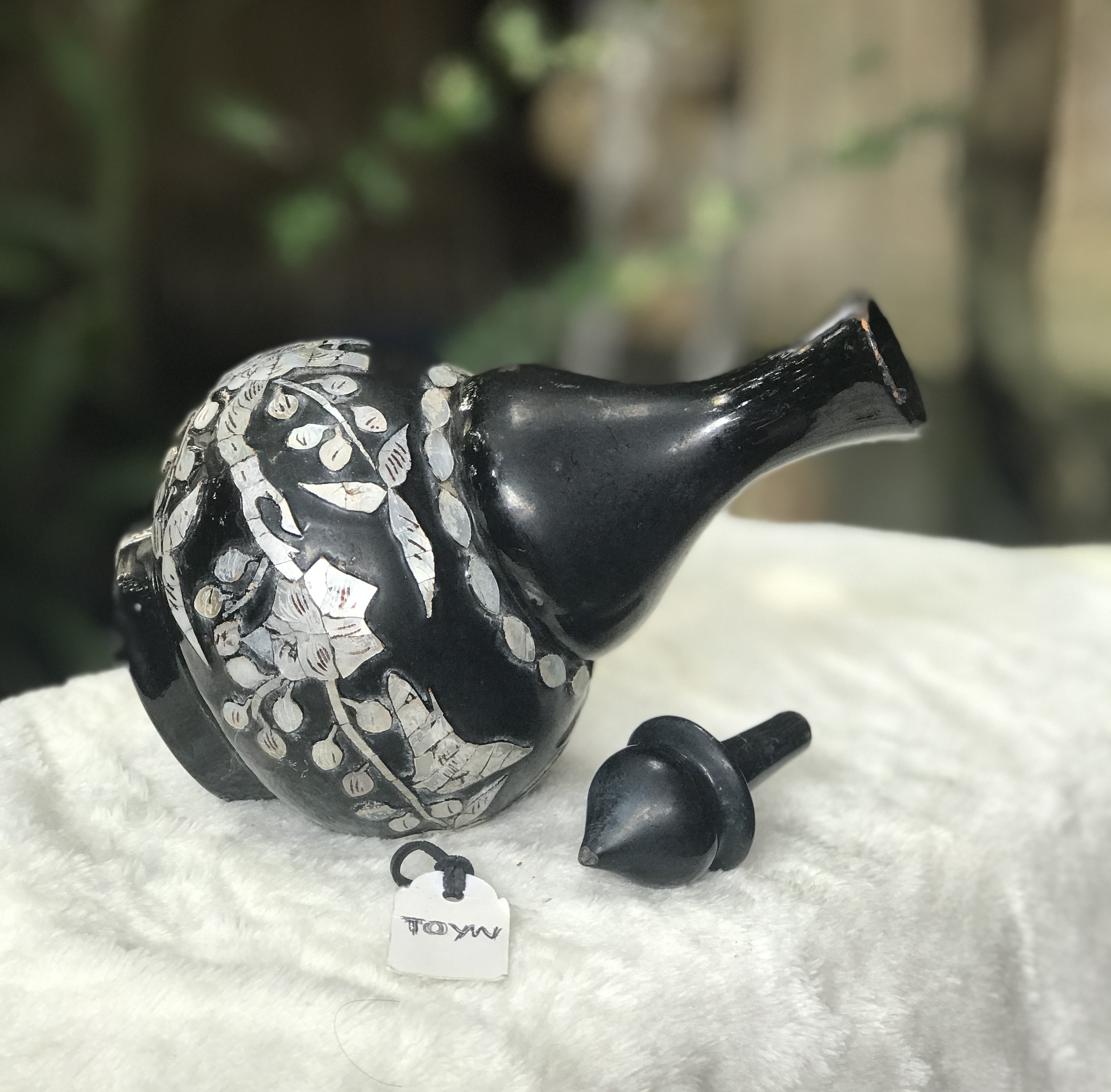 ￼Antique น้ำต้นไม้ฝังมุก คนโทน้ำ ประยุกต์ลวดลายจีน ตัดมุกฝังลงในเนื้อไม้(ดัดแปลงเป็นที่กรวดน้ำ หรือแจกันดอกไม้ได้)