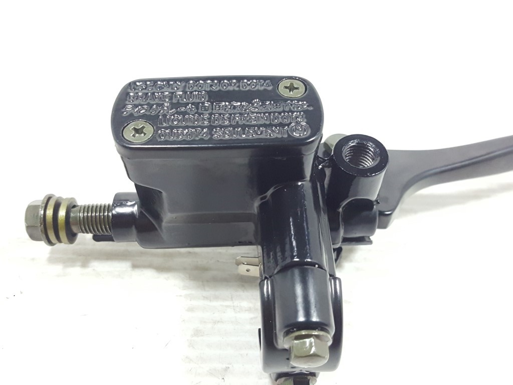 ชุดแม่ปั๊มเบรคหน้าตัวบน (มีให้เลือกด้านใน หลายรุ่น) งานไต้หวัน เกรดเอ