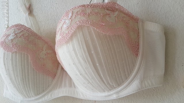 เสื้อชั้นในสตรี Playboy