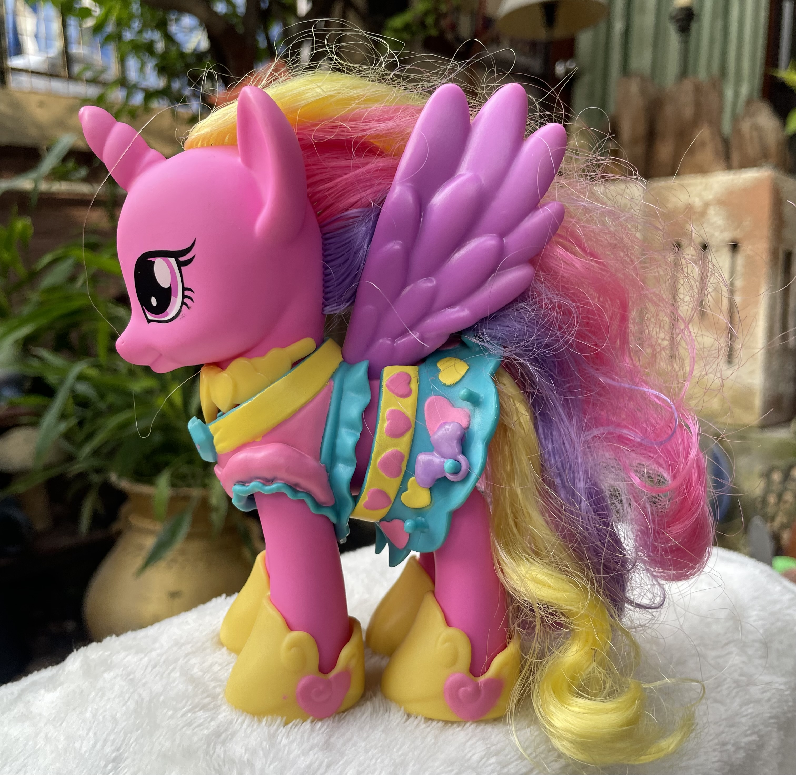 ชุด รองเท้าถอดได้ มายลิตเติ้ลโพนี่ ม้าโพนี่แท้ My Little Pony Princess Cadence 6" Figure Shirt Skirt Shoes 2010 Hasbro