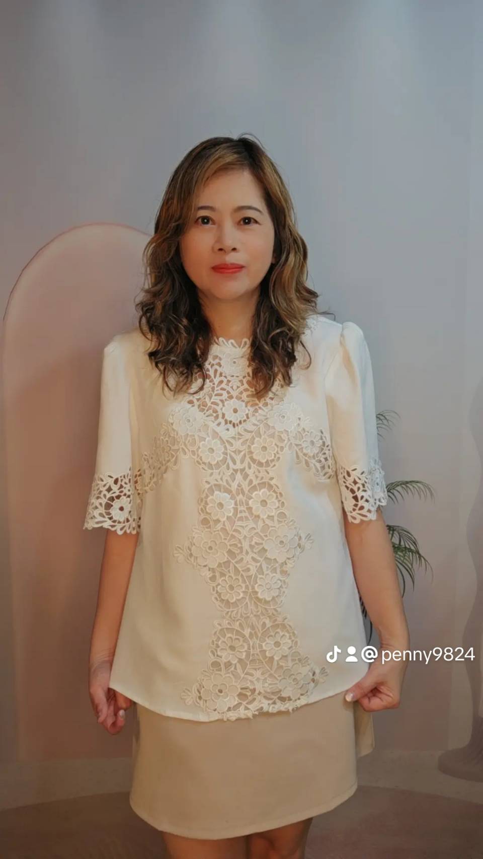 69683 เสื้อ A La Carte เครปเนื้อนุ่ม คอกลม แขนสั้นทรงแฟร์ งานปักฉลุเซาะทอลูกไม้ มีซับใน by PENNY CLOTH 888