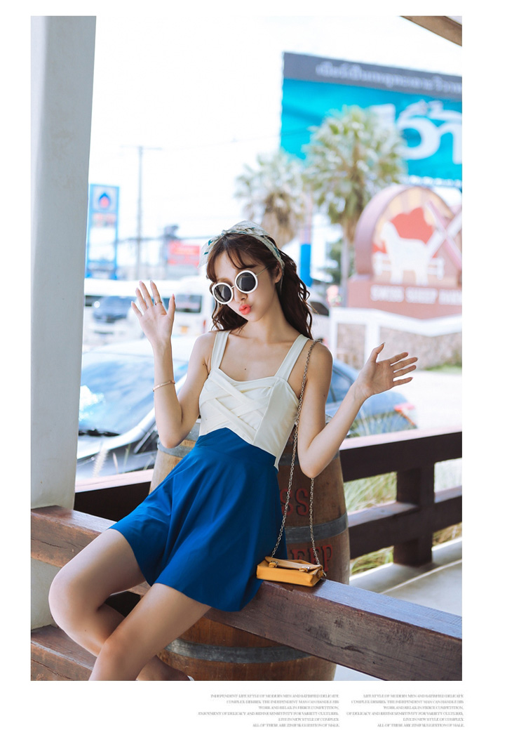 ***พรีออเดอร์***บิกินี่ชุดว่ายน้ำวันพีซ one-piece สีส้มตัดต่อกระโปรงสีดำ เล่นดีเทลแต่งลายสานกันช่วงอก กระโปรงกางเกงด้านใน สดใสน่ารักรับลมทะเล สวยเหมือนแบบค่ะ