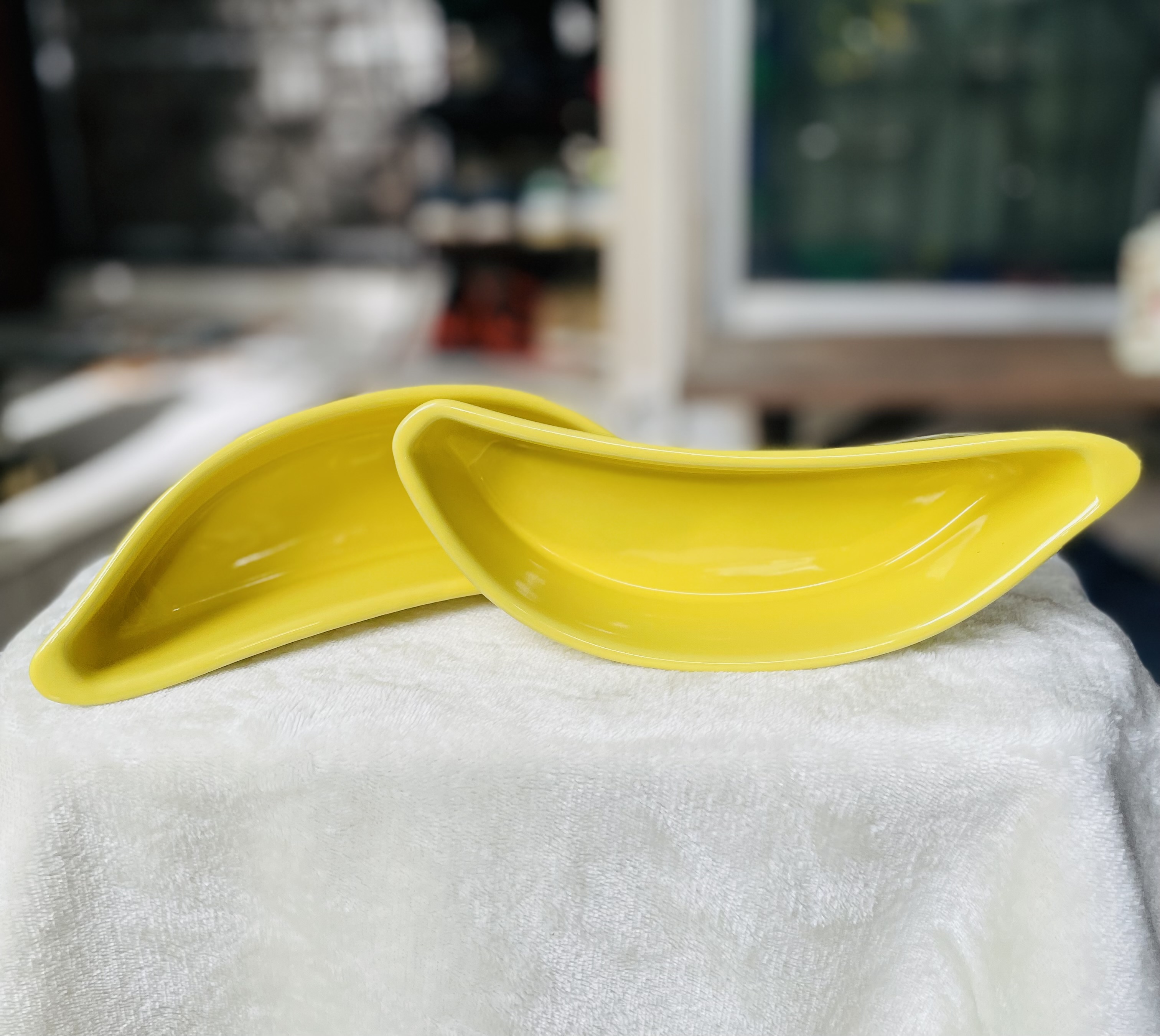 ส่งต่อราคาต่อชิ้น จานเซรามิครูปกล้วย Yellow Solid Banana Shaped Dishes/Bowls ใส่ขนม เครปกล้วย จัดเก็บของรักษ์ ตกแต่งบ้าน