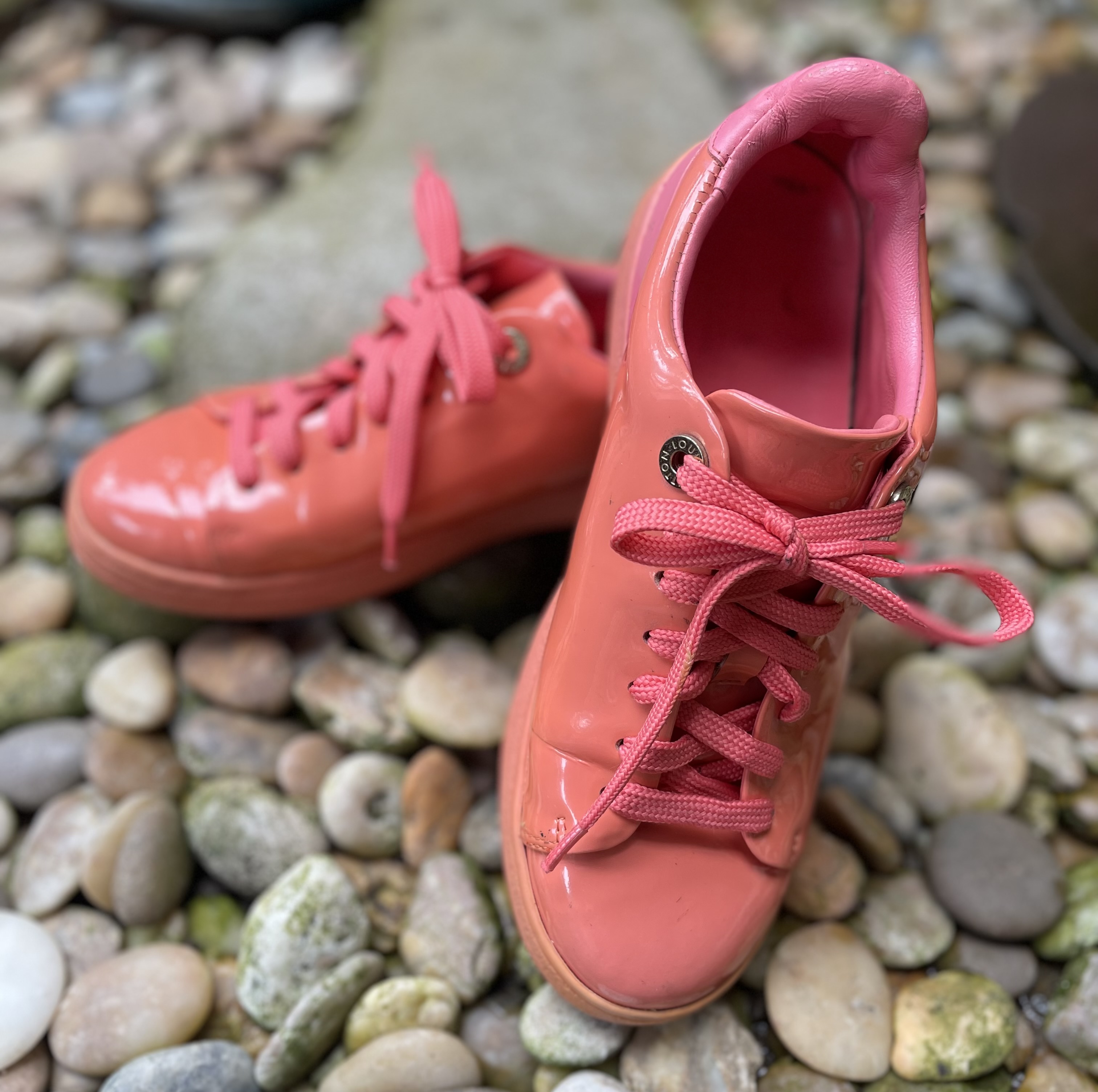 ส่งต่อ รองเทัา LV - Patent Calfskin Frontrow Sneakers 38 Rose / Size 37- 38/ ตำหนิชื่อแบรนด์ด้านข้างหลุด