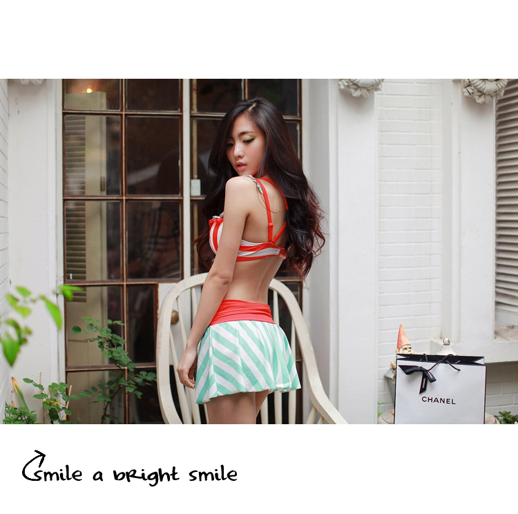 ***พรีออเดอร์***บิกินี่ชุดว่ายน้ำวันทูพีซ two-pieces แบบกระโปรง ช่วงบราแต่งระบายสีแดงสลับเขียว สวยหวานกระโปรงตัดขอบด้วยสีแดง เล่นดีเทลสายด้านหลังตัดกันดู sexy สดใสน่ารักรับลมทะเล สวยเหมือนแบบค่ะ