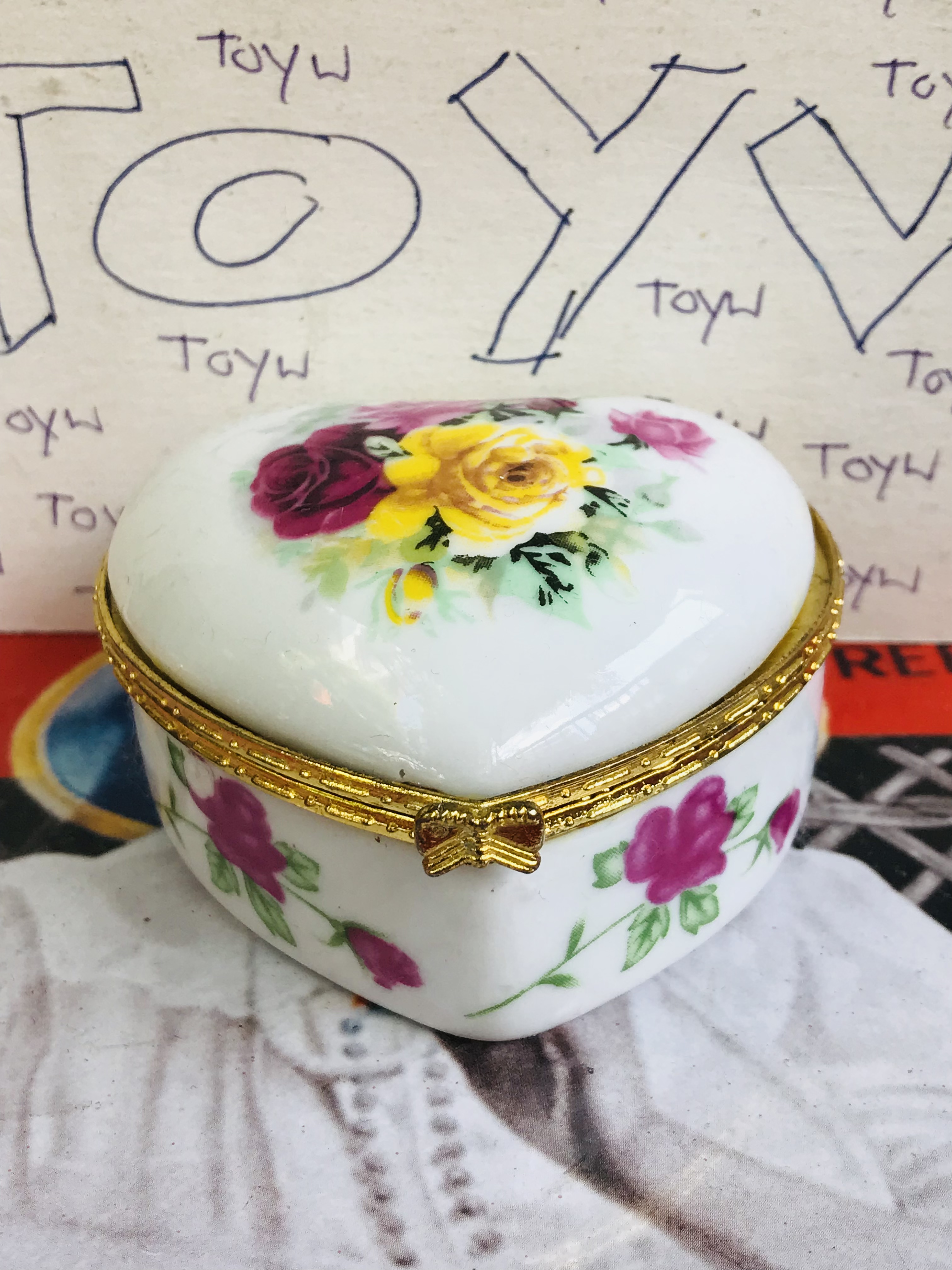 เริ่มต้น 120 บาท เก็บเก่า งานวินเทจตลับเซรามิค คละแบบคละลายคละขนาด ใส่ของใส่ยา ใ่ส่เครื่องประดับชิ้นเล็กๆ และของรักษ์อื่นๆ