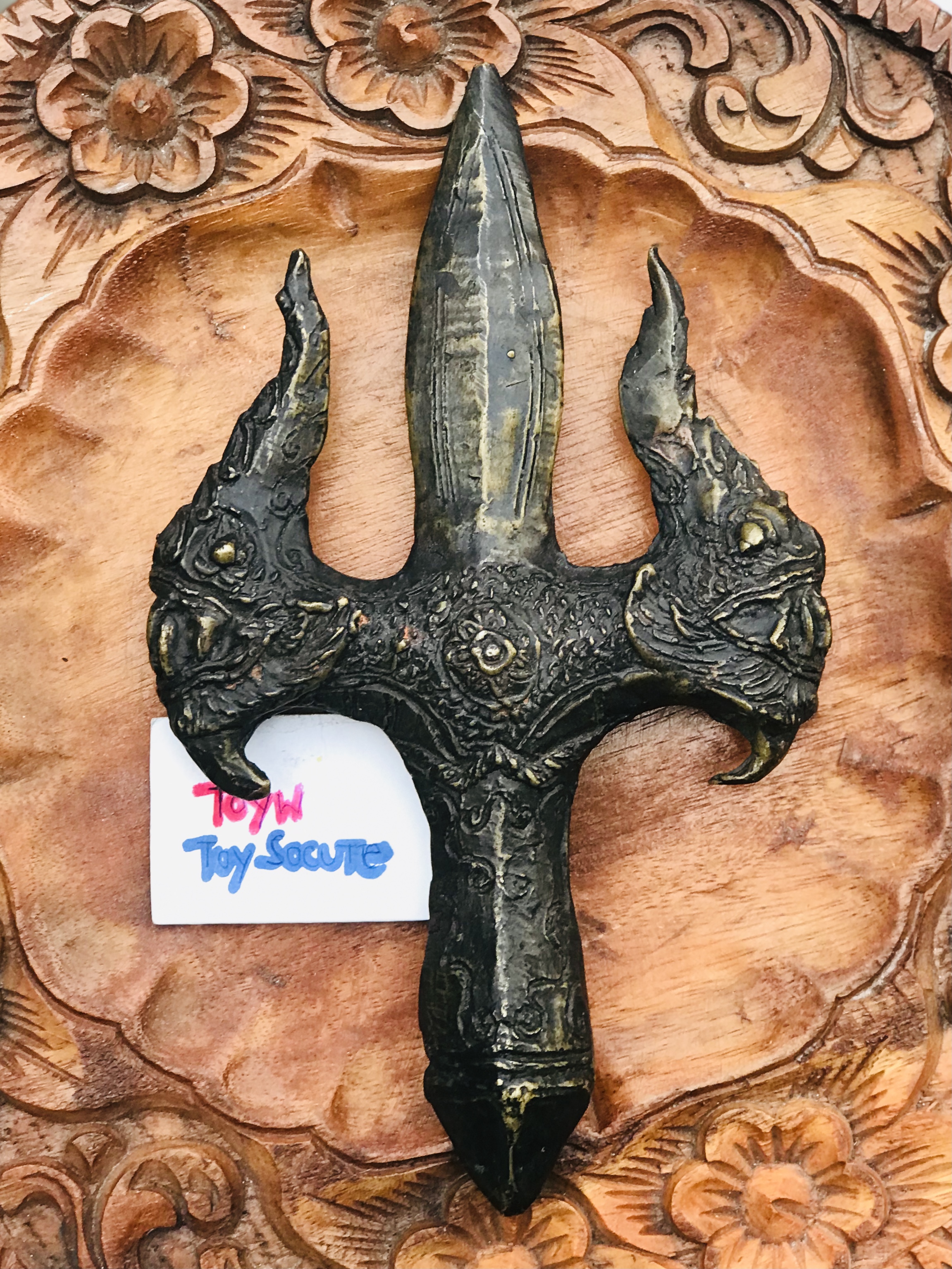 เริ่มต้น 899 บาท Antique Brass ตรีศูลพญานาคราช/ไม้คฑา ไม้ครู หลวงปู่ทวดอุ้มลูกแก้วพระนิรันตรายนั่งบนบัลลังก์พญางูจงอาง /ขวานพญานาคราช เนื้อทองเหลืองเก่า