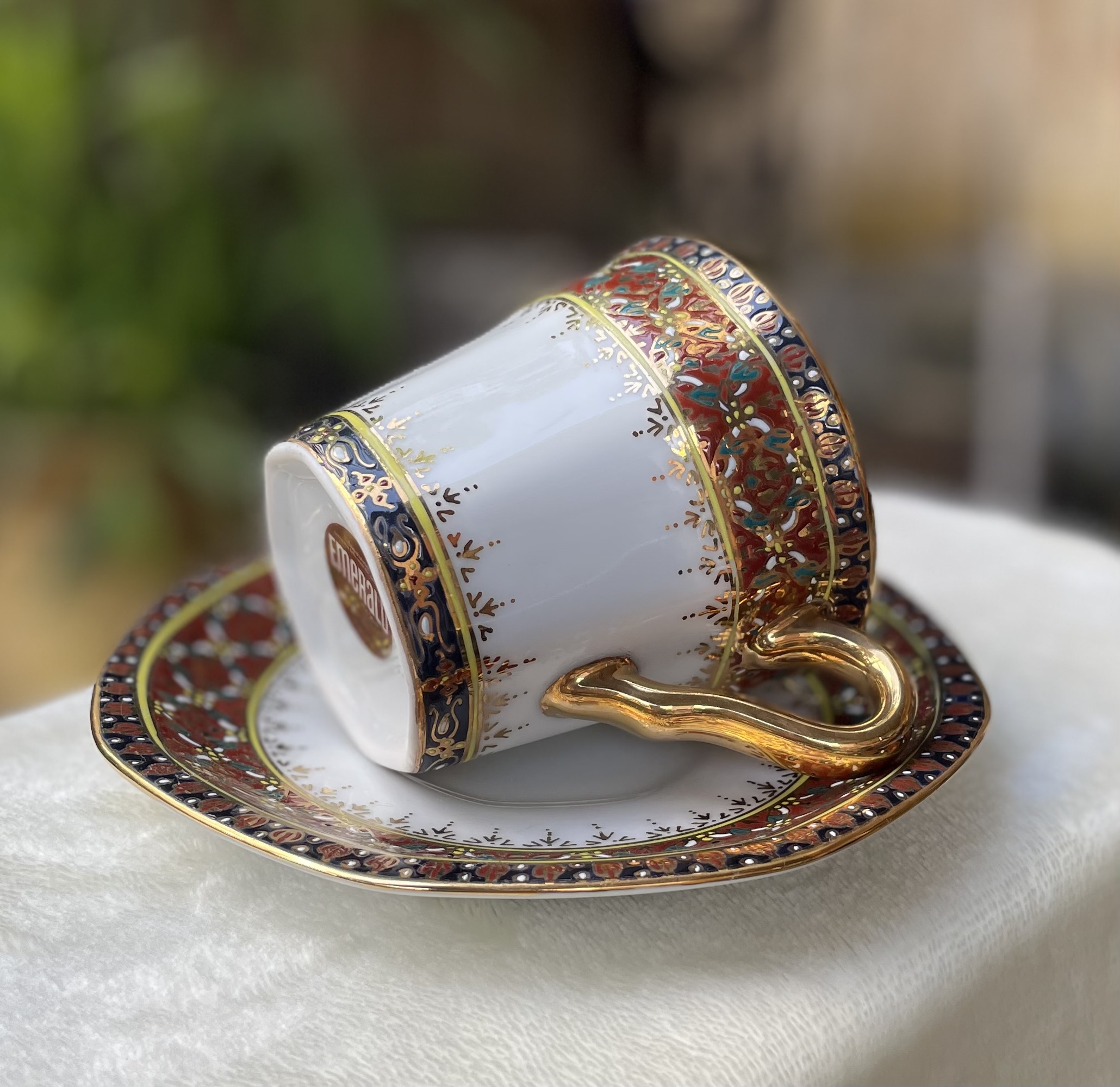 ￼เก็บใหม่ - ชุดถ้วยกาแฟ พร้อมจานรอง เบญจรงค์น้ำทองลายนูน Benjarong Coffee Cup & Saucer