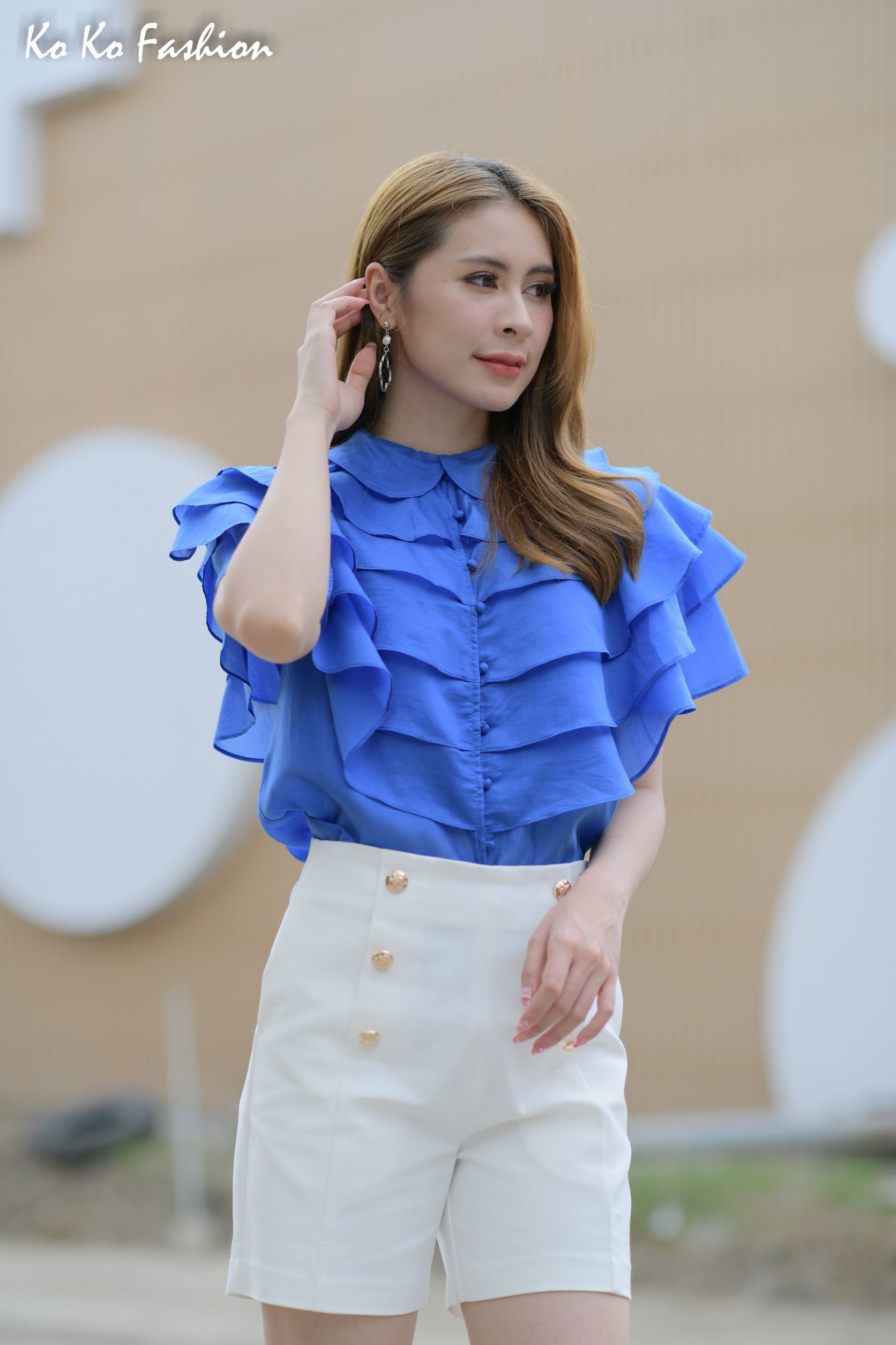 22025 เสื้อ KOKO FASHION ผ้าซิลด์มีระบายเป็นชั้นๆ กระดุมผ่าหน้า ผ้าเนื้อดี ใส่สบาย ใส่ออกงานคู่กับซิ่น ใส่ทำงานคู่กับกางเกง กระโปรง ใส่ได้ทุกโอกาส ค่ะ สีน้ำเงิน S,M