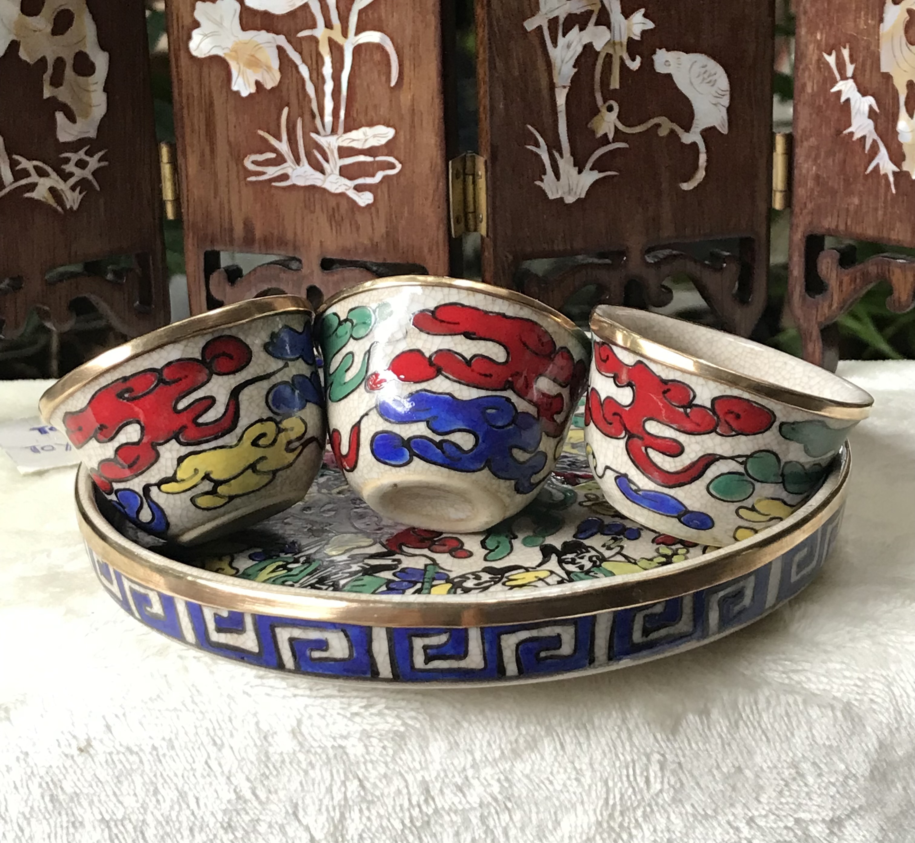 ￼ชุดจอกน้ำชา พร้อมถาดรองจอก เนื้อกระเบื้อง เขียนสี รัดขอบทองเหลือง Vintage Chinese Porcelain Tea Set Hand painted