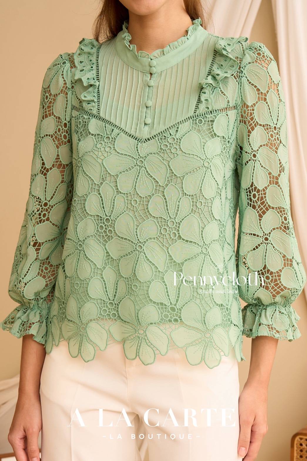 A La Carte เสื้อลูกไม้รุ่นใหม่ งานปักฉลุเซาะ ผ้าชีฟอง คอกลม แขน 4 ส่วน รหัส 69909