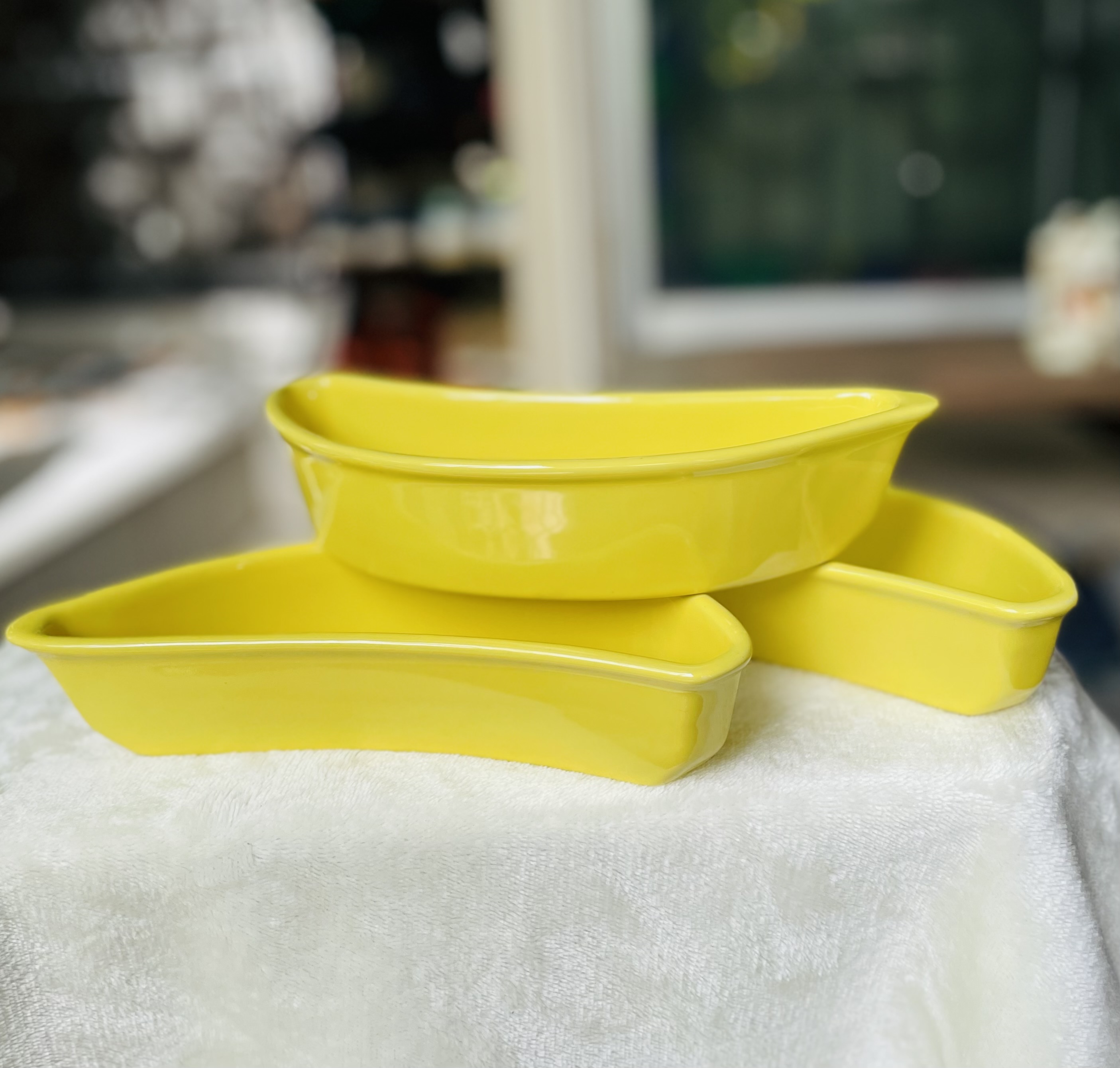 ส่งต่อราคาต่อชิ้น จานเซรามิครูปกล้วย Yellow Solid Banana Shaped Dishes/Bowls ใส่ขนม เครปกล้วย จัดเก็บของรักษ์ ตกแต่งบ้าน