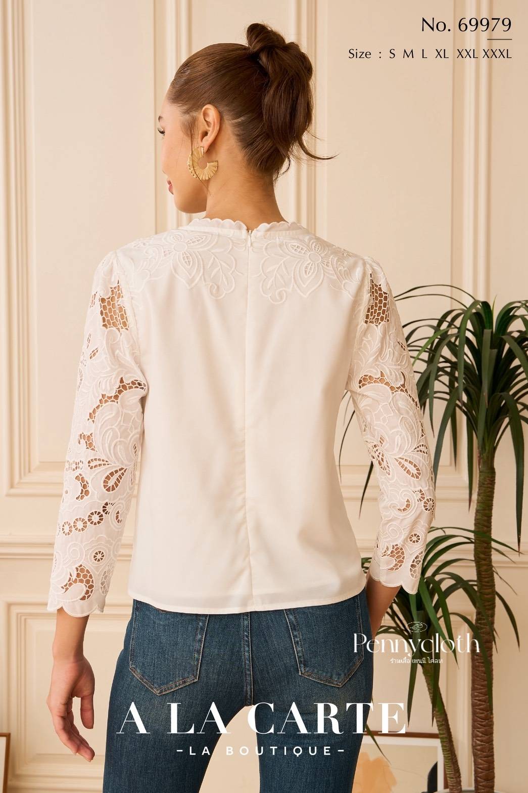 A La Carte รหัส 69979 เสื้อจอร์เจีย งานปักลูกไม้ คอกลม แขนกระบอก มีซับใน ซิปหลัง by PENNY CLOTH