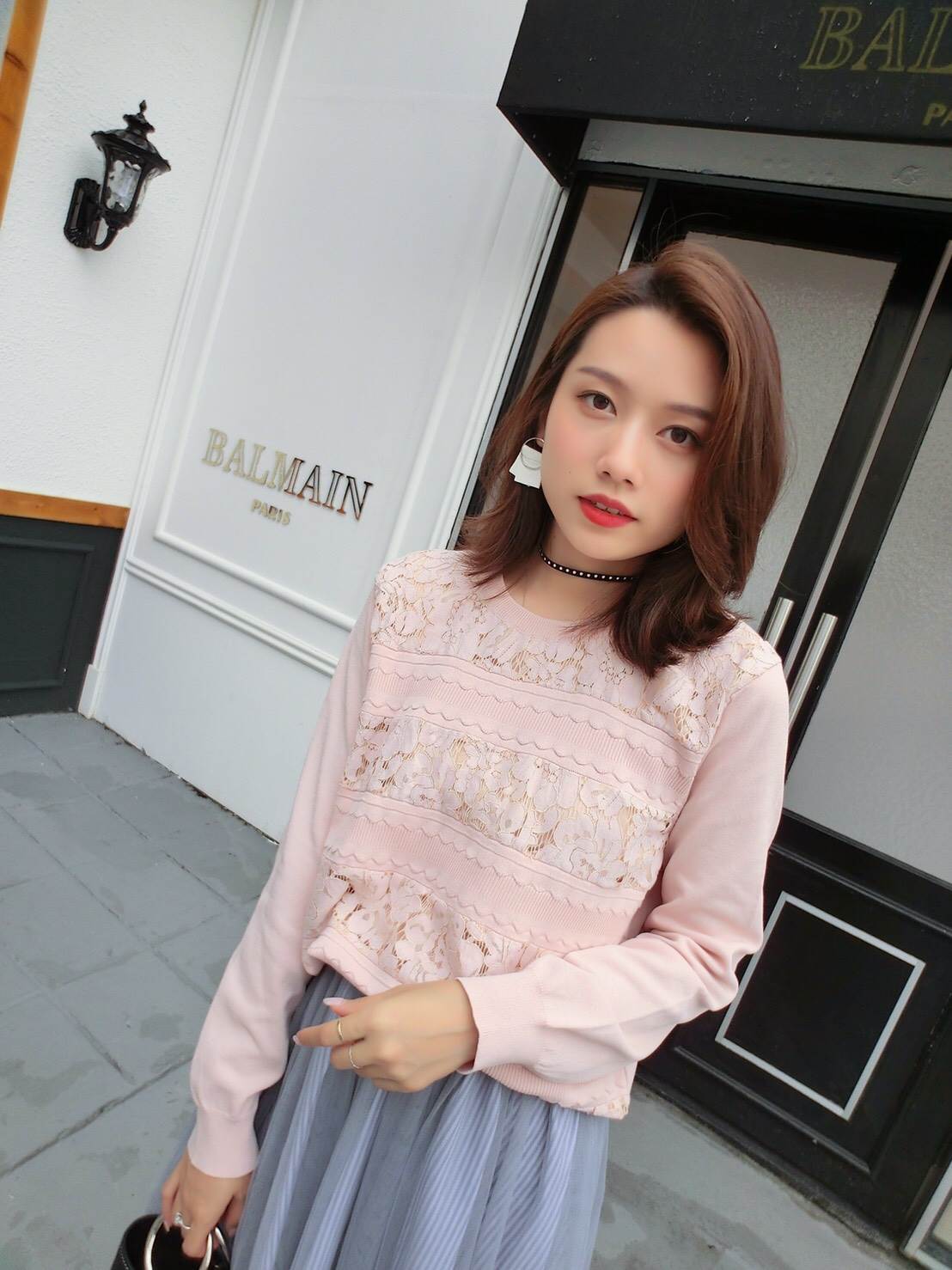 เสื้อแฟชั่นไหมพรมแขนยาว Knit&co ด้านหน้าเป็นผ้าลูกไม้มีซับใน ด้านหลังไหมพรม เนื้อผ้าไม่หนาค่ะ
