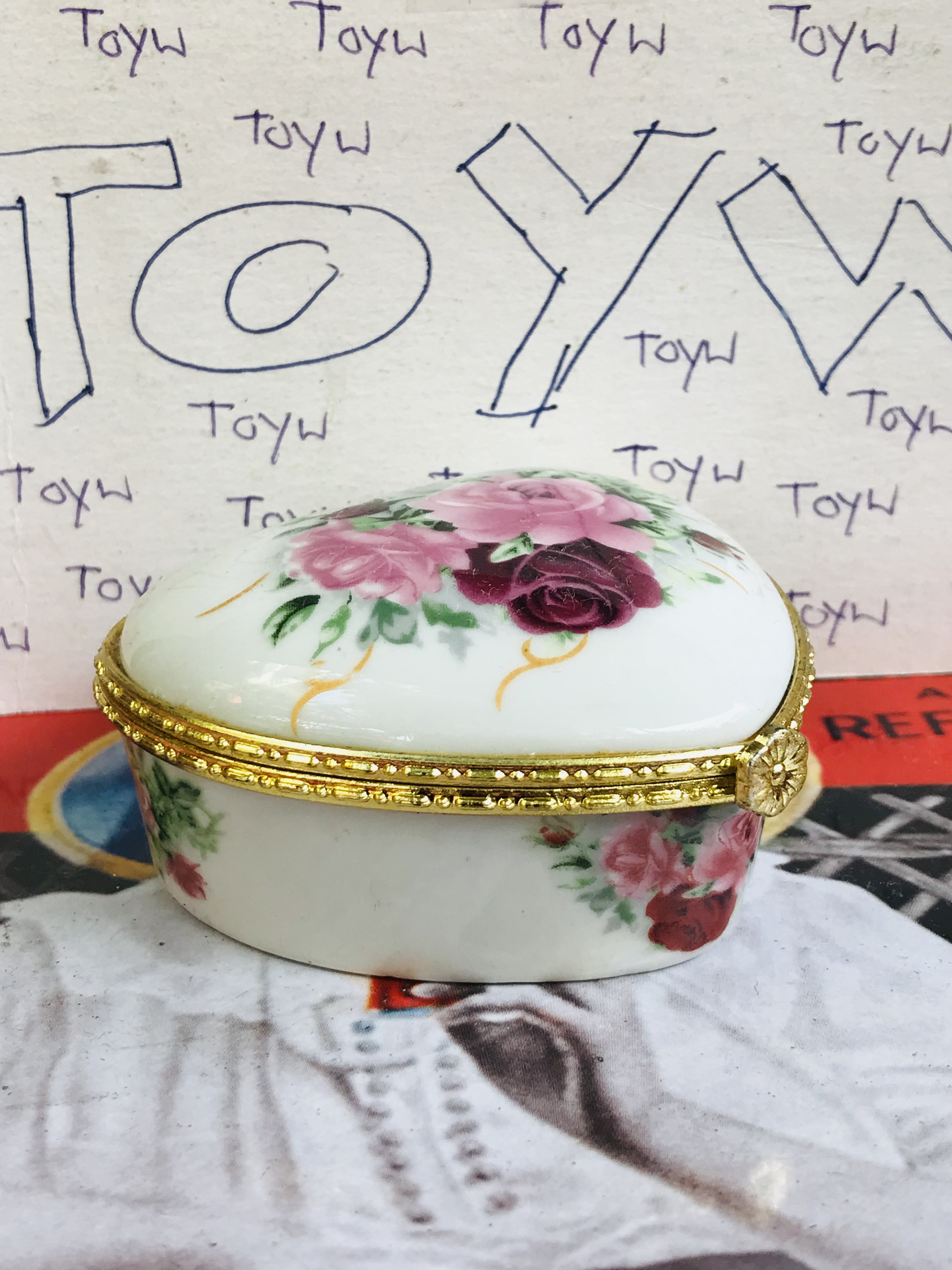 เริ่มต้น 120 บาท เก็บเก่า งานวินเทจตลับเซรามิค คละแบบคละลายคละขนาด ใส่ของใส่ยา ใ่ส่เครื่องประดับชิ้นเล็กๆ และของรักษ์อื่นๆ