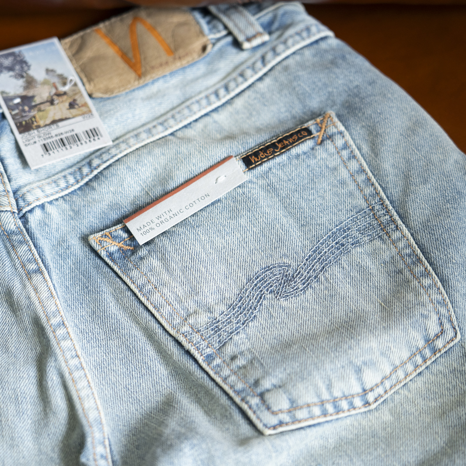 Nudie Jeans Josh Shorts Light Glow | กางเกงยีนส์ขาสั้นผู้ชาย ทรงคลาสสิก ผ้าฝ้ายออร์แกนิก