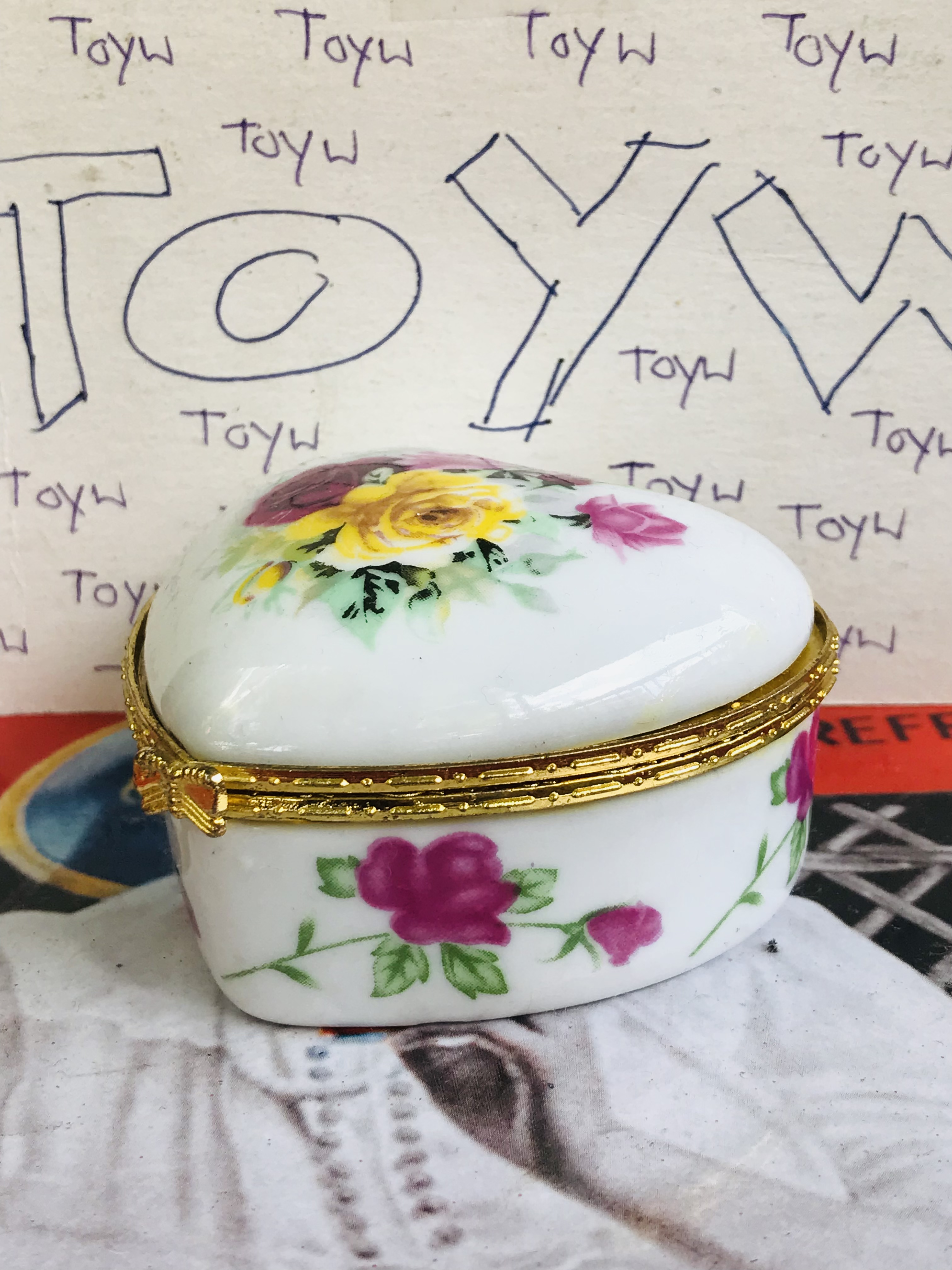 เริ่มต้น 120 บาท เก็บเก่า งานวินเทจตลับเซรามิค คละแบบคละลายคละขนาด ใส่ของใส่ยา ใ่ส่เครื่องประดับชิ้นเล็กๆ และของรักษ์อื่นๆ