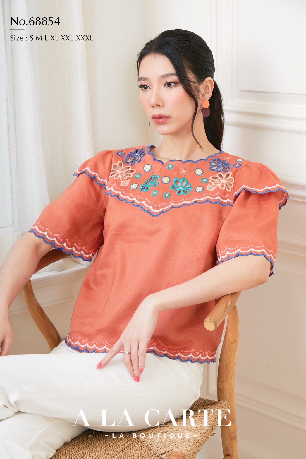 68854 🌼 A La Carte🌼 เสื้อลินินแขนสั้น เนื้อดีใส่สบายมีซับ งานปักฉลุตัดสีสันแบบคัลเลอร์ฟูล ถมด้ายตัดขอบคอสวย ทรงคอปาด แขนระบายแฟร์พรางต้นแขน สีขาว L,2XL,3XL สีส้ม L สีดำ S-XL,3XL