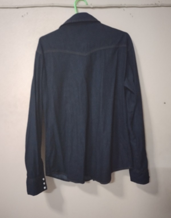 เสื้อเชิ้ตยีนส์ ไม่หนา สีดำ เบอร์ XL มือสองสภาพใหม่