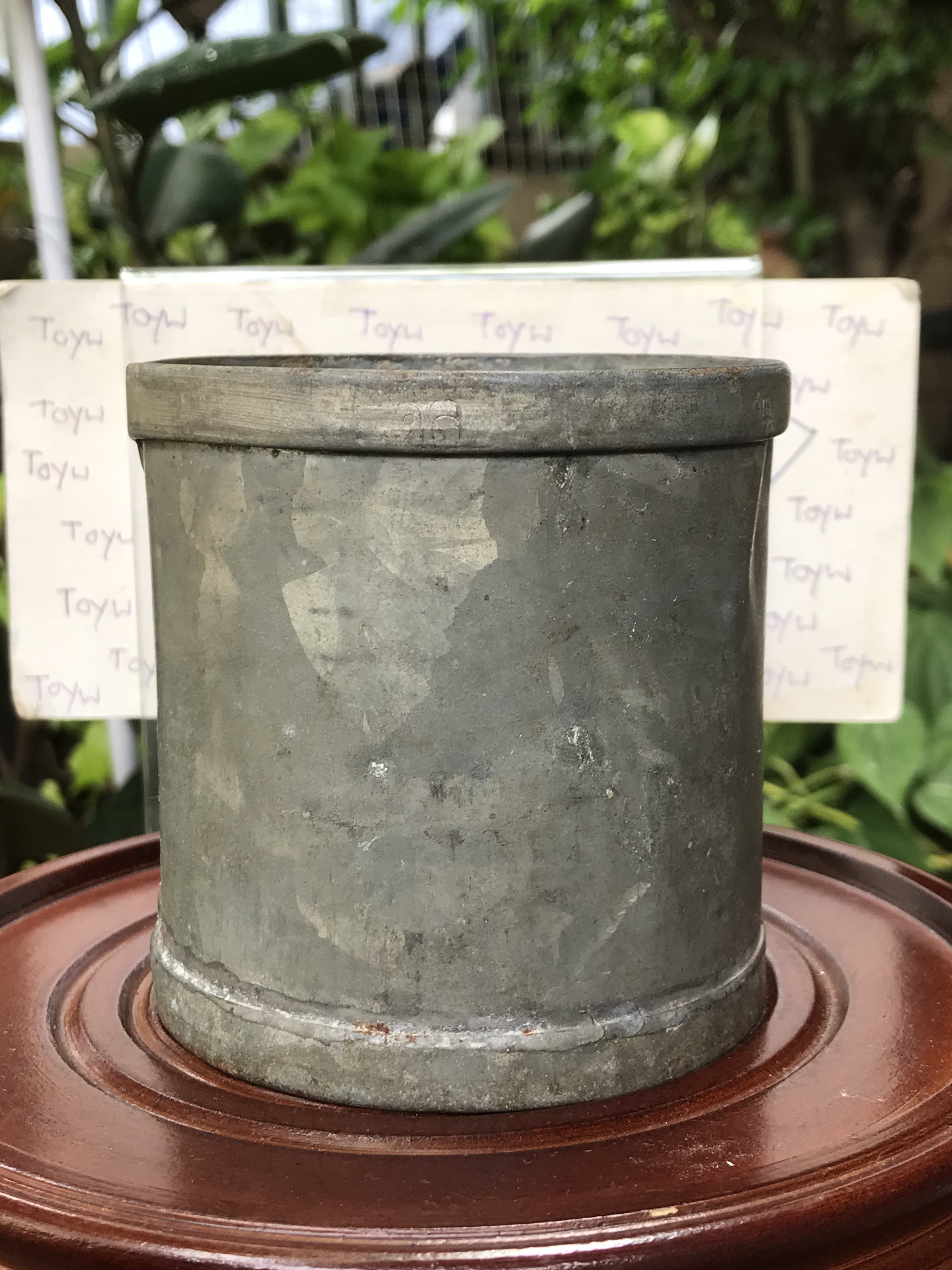 เริ่มต้น 690 บาท ของเก่าแท้ๆ ลิตรตวงข้าวสังกะสี ลิตรตวงข้าวโบราณ ขนาด 0.5 ลิตรและขนาด 1 ลิตร ตอกครุฑและเลขกำกับไม่ผุไม่รั่ว สำหรับนักสะสมแนววินเทจ แต่งบ้าน แต่งร้านกาแฟ แต่งร้านอาหาร แต่งร้านตัดผม หรืออื่นๆ