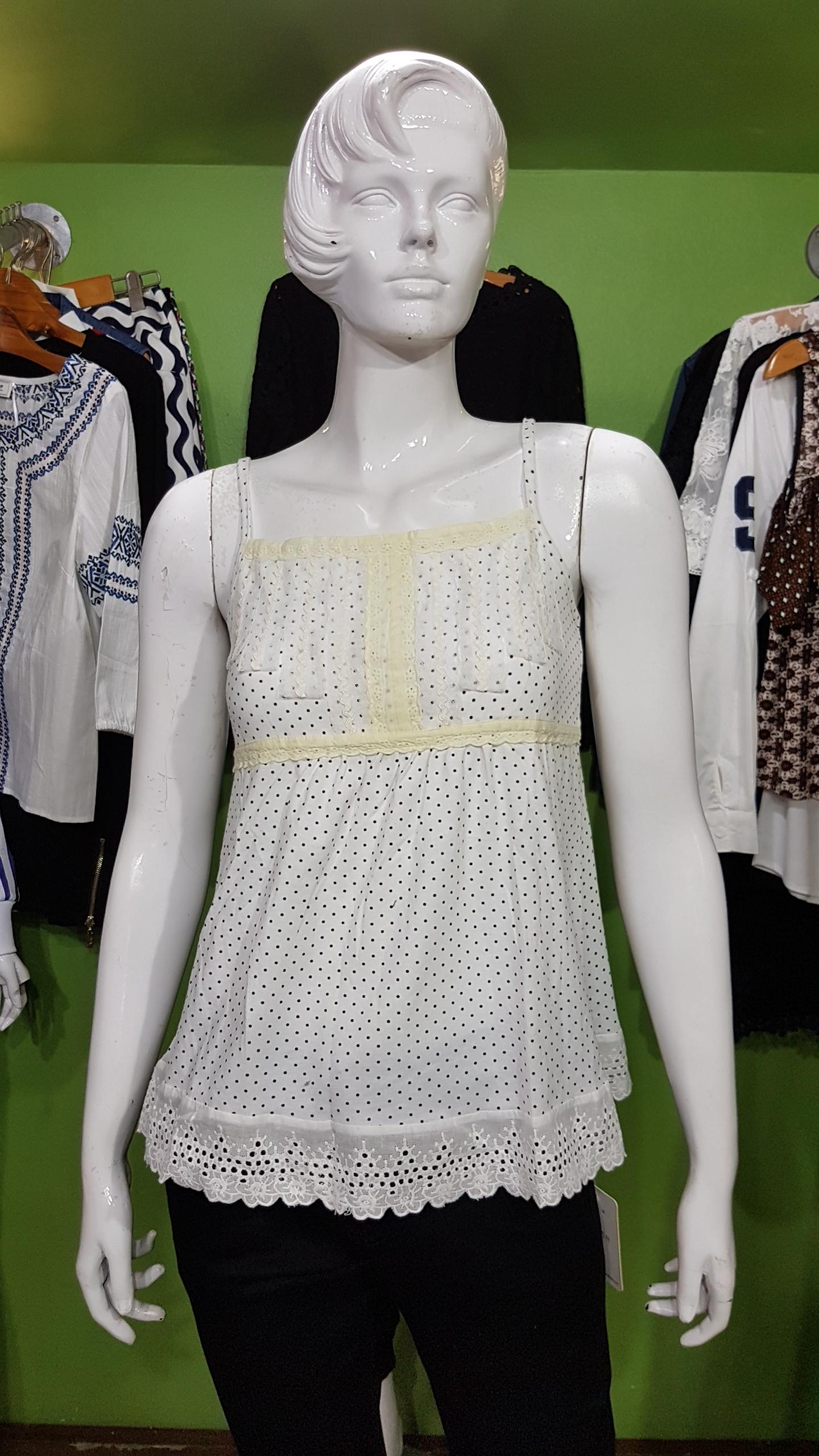 เสื้อสายเดี่ยวผ้ายืดลายจุุด ต่อลูกไม้ที่ชายเสื้อ สายปรับได้ค่ะ ขนาดฟรีไซด์ อก 32-38 นิ้วค่ะ สินค้าพร้อมส่ง สีขาว สีดำ