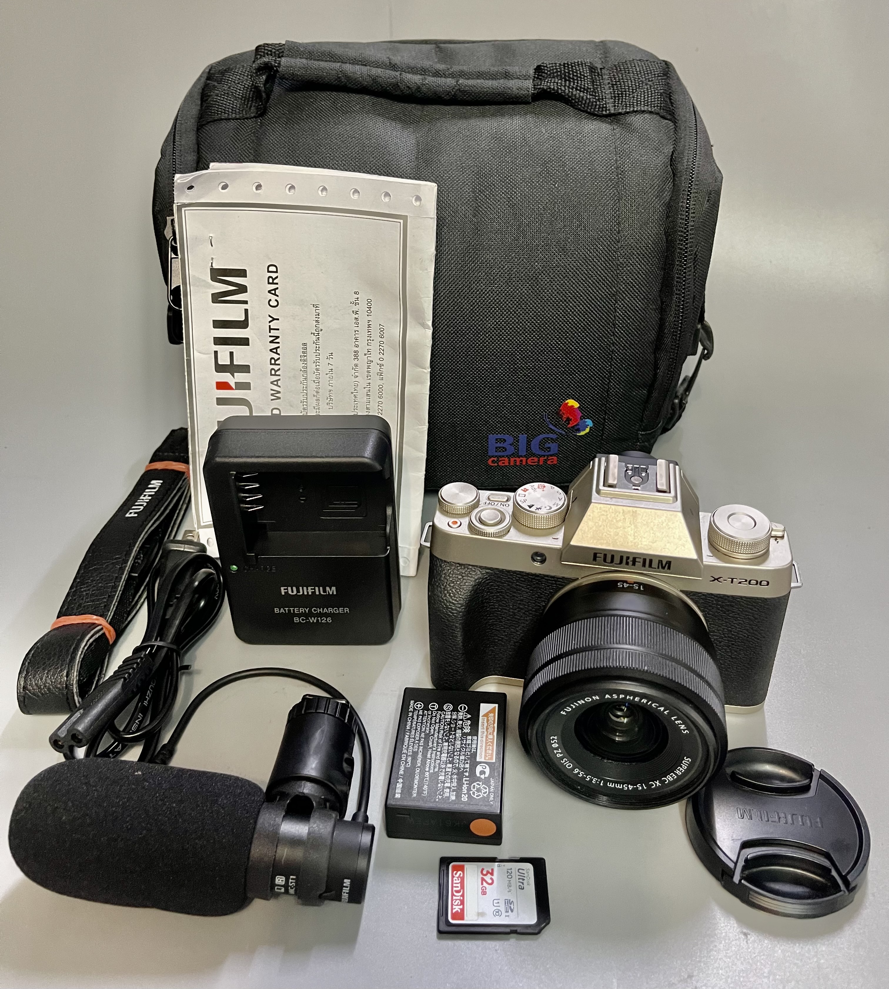 ขายกล้อง FujiXT200 สภาพสวย หมดประกันศูนย์ เป็นกล้องสำหรับสายวิดีโอของฟูจิ